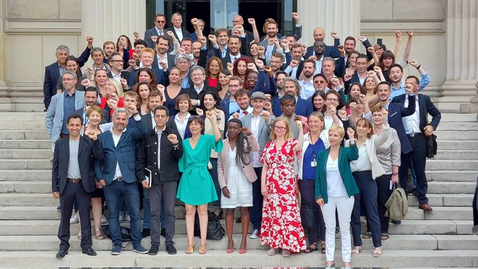 Photo-de-famille-deputes-LFI-AN-2022