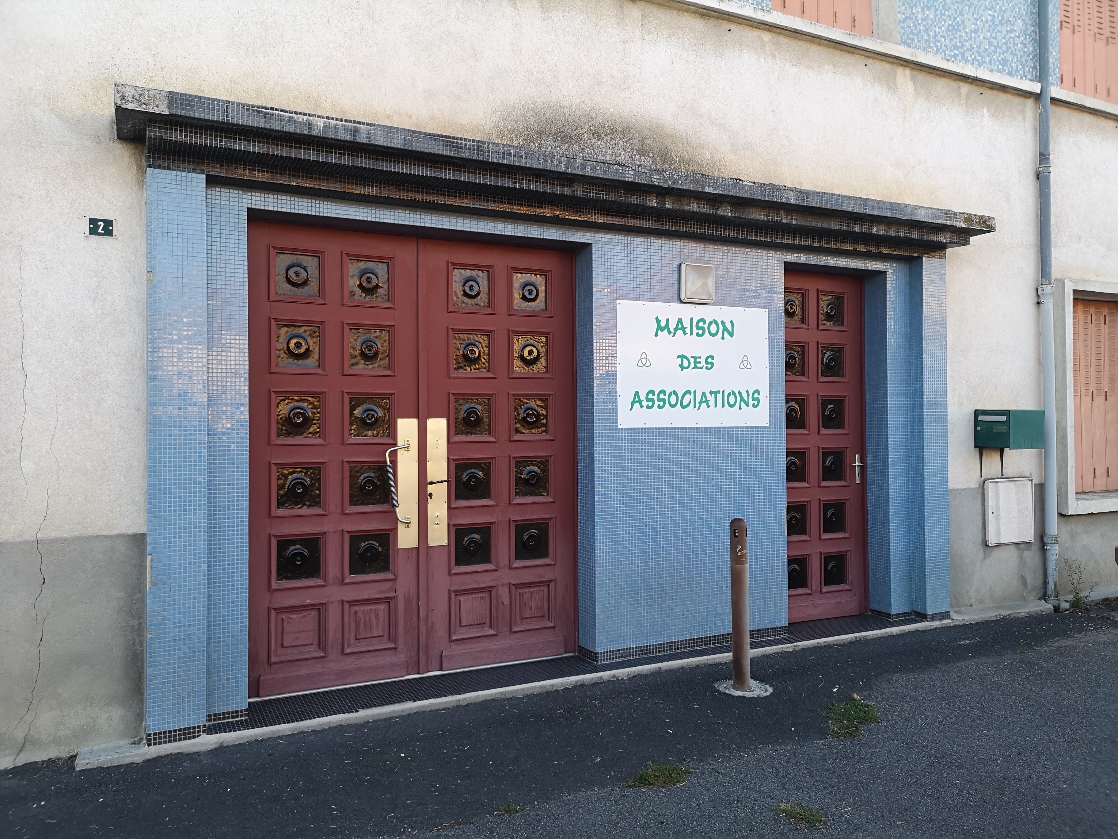 Entree-maison-des-associations
