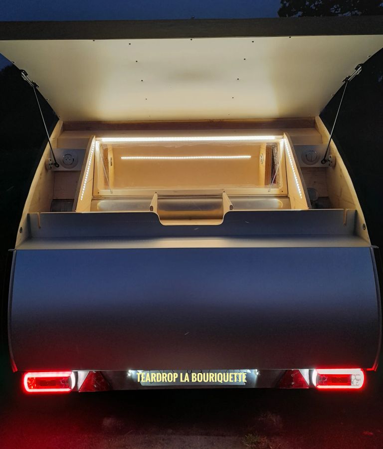 Mini Caravane Bois
Teardrop Trailer
Nuit
Leds