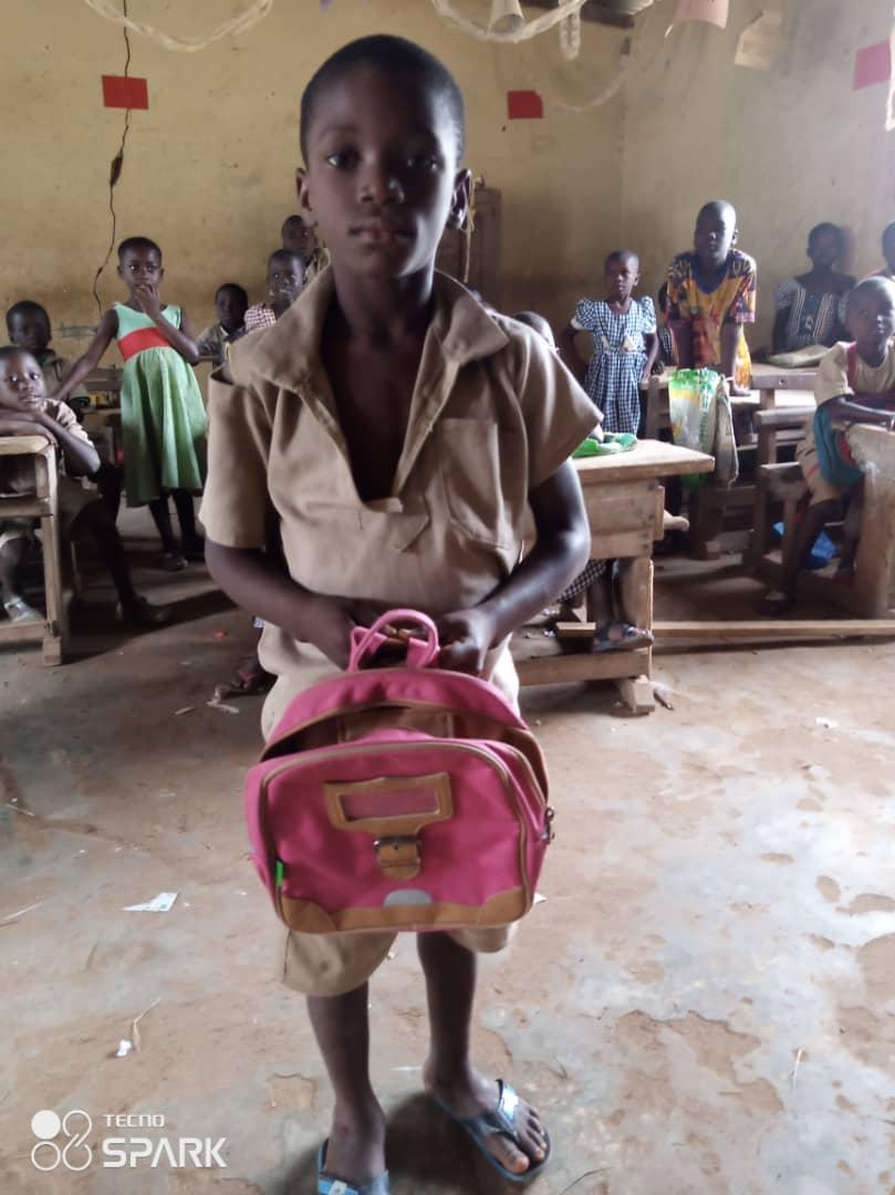 Village-de-Valoua-enfants-avec-cartable-8