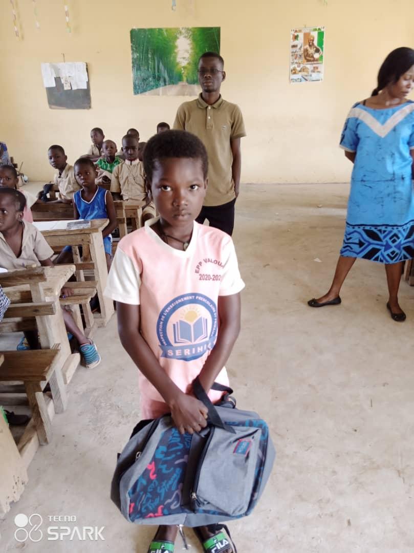 Village-de-Valoua-enfants-avec-cartable-9