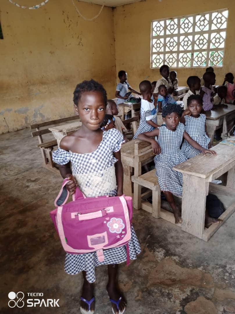 Village-de-Valoua-enfants-avec-cartable-11