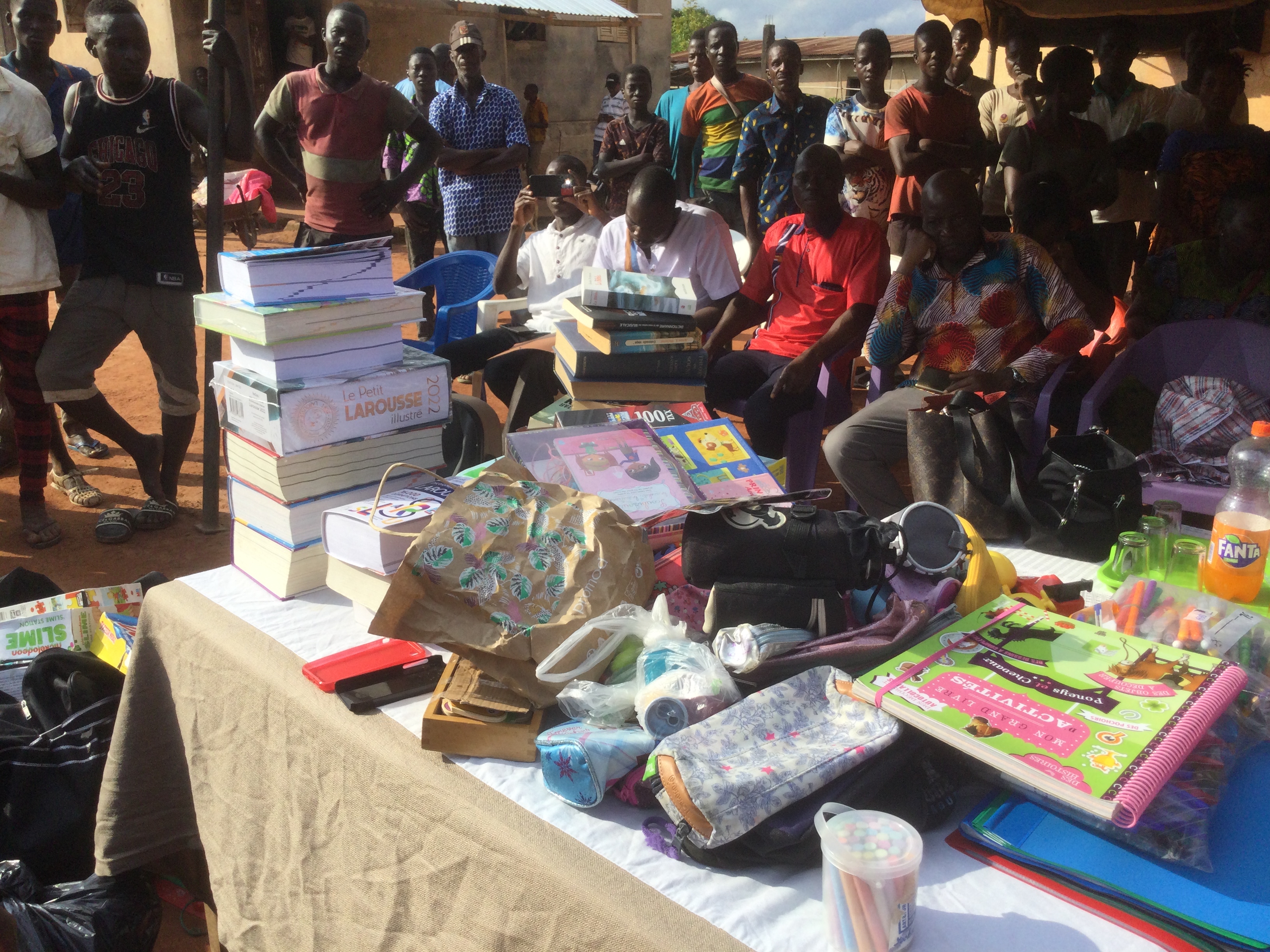 Village-Valoua-fournitures-scolaires-2