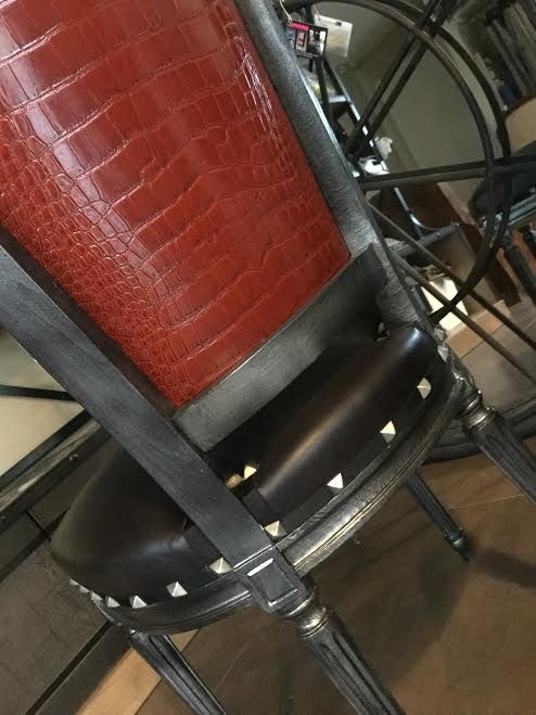 Refection restauration relooking fauteuil chaise 10 canape meuble tapissier decorateur bordeaux st medard en jalles atelier les renaissances