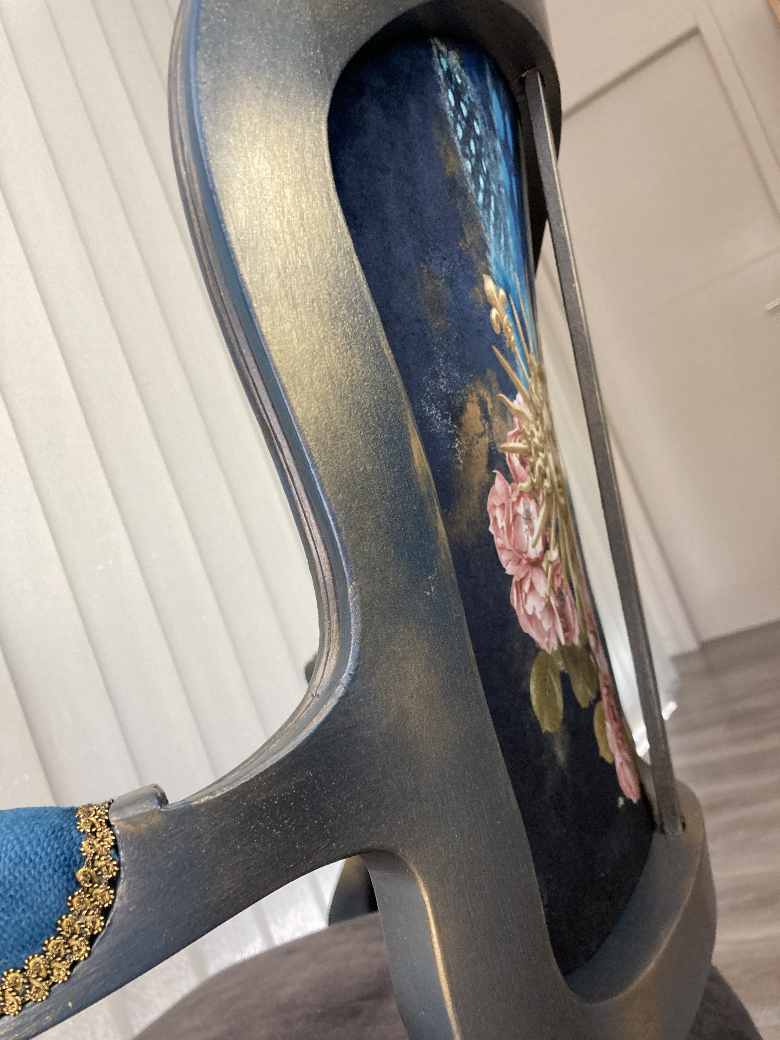 Refection fauteuil cabriolet tapissier decorateur bordeaux saint medard en jalles merignac castelnau de medoc eysines le taillan medoc le bouscat le haillan atelier les renaissances relooking meubles