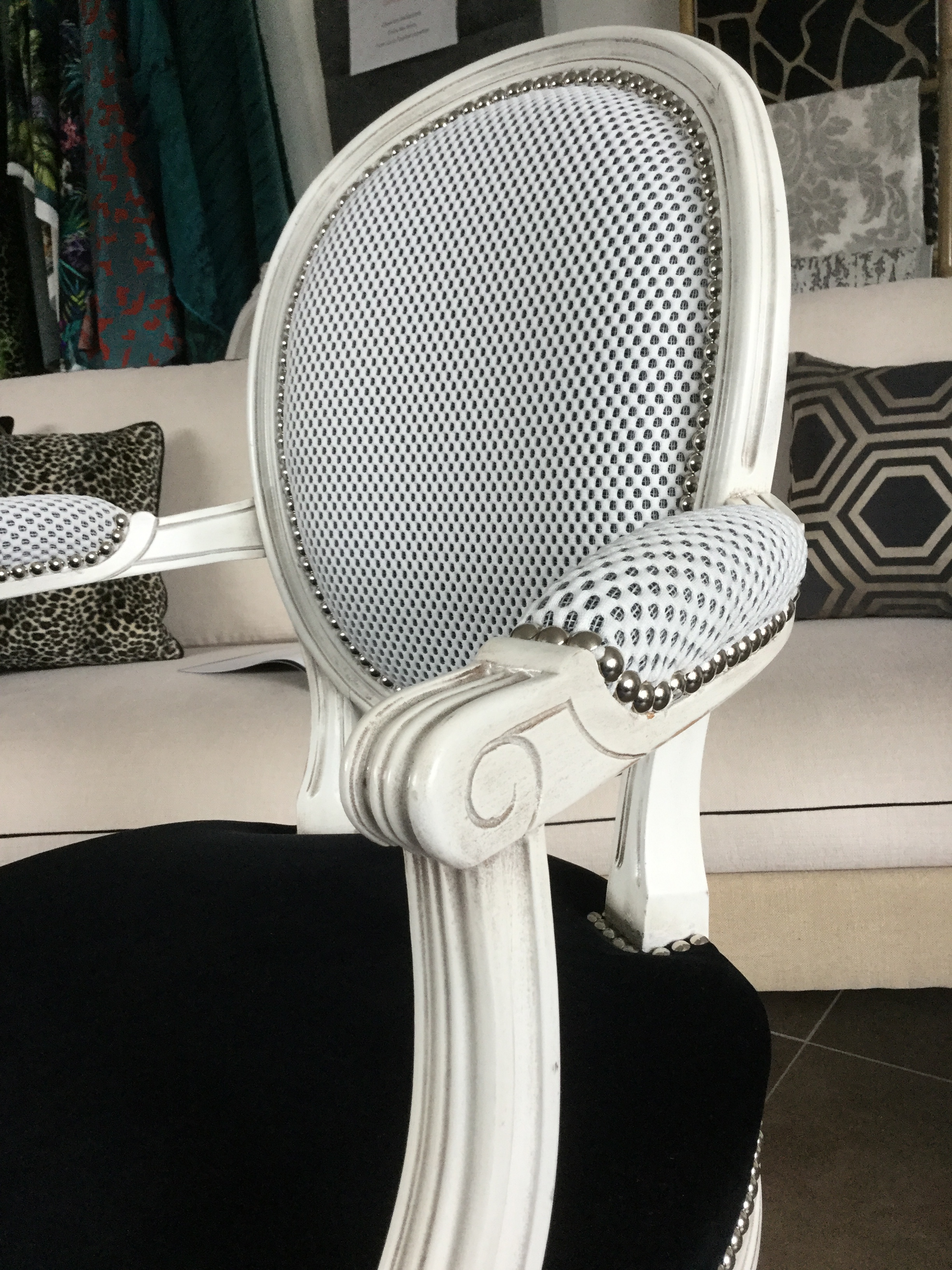 Atelier les renaissances tapissier decorateur refection restauration fauteuil canape chaise relooking meuble saint medard en jalles bordeaux eysines lacanau merignac le haillan castelnau de medoc