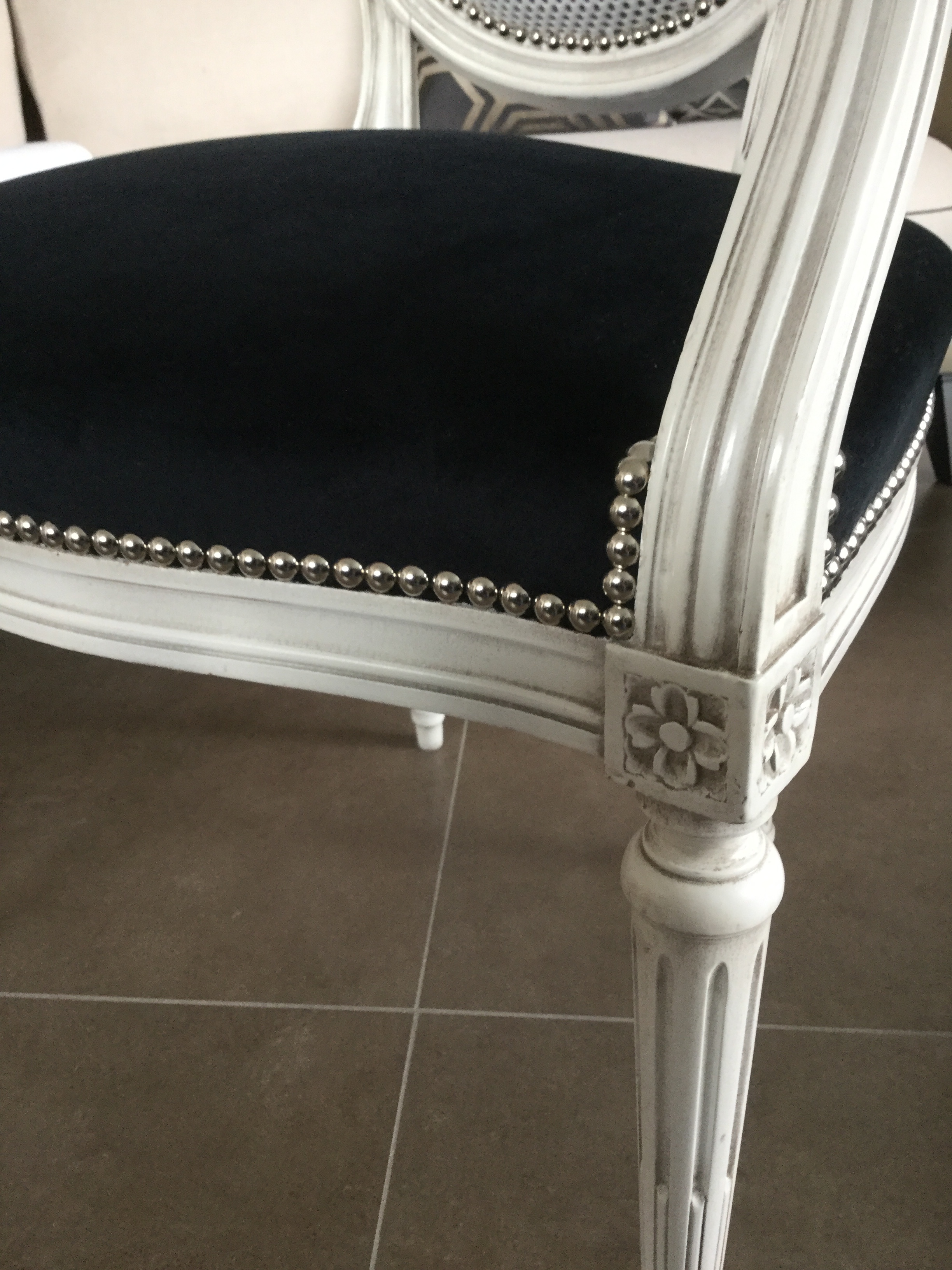 Atelier les renaissances tapissier decorateur refection restauration fauteuil canape chaise relooking meuble saint medard en jalles bordeaux eysines lacanau merignac le haillan cauderan