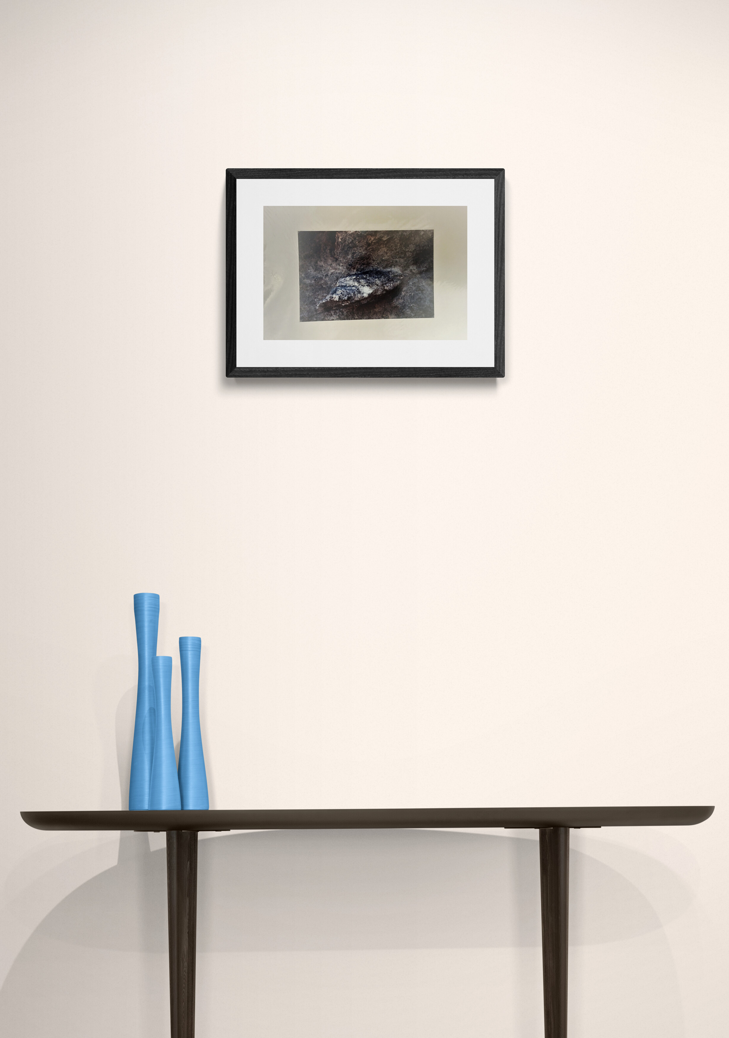 Serpent stylish ceramic vases on side table 1 cadre fonce