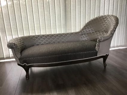 Refection restauration relooking fauteuil chaise canape meuble meridienne 4 tapissier decorateur bordeaux st medard en jalles atelier les renaissances