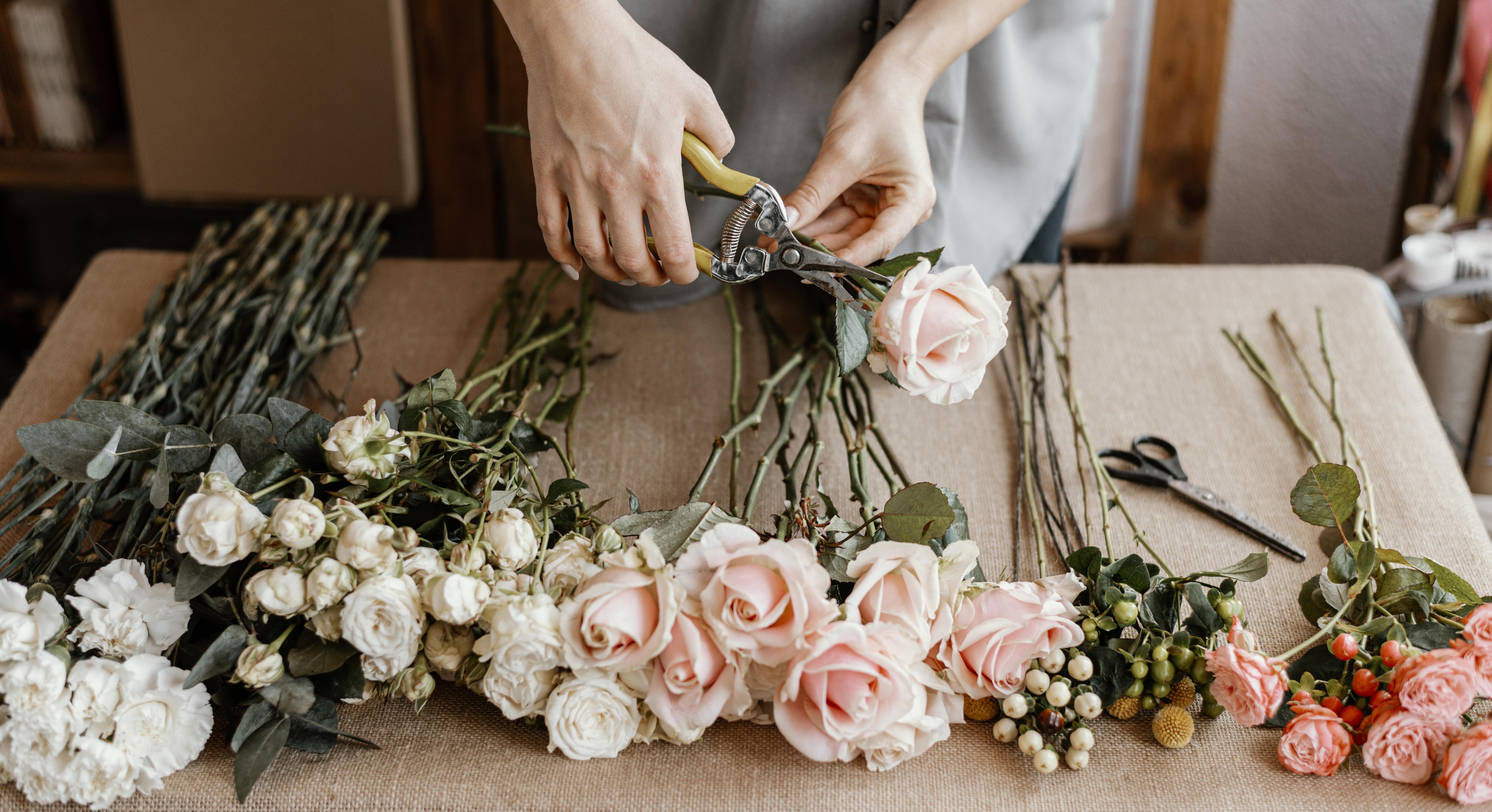 Florist-making-beautiful-floral-bouquet
