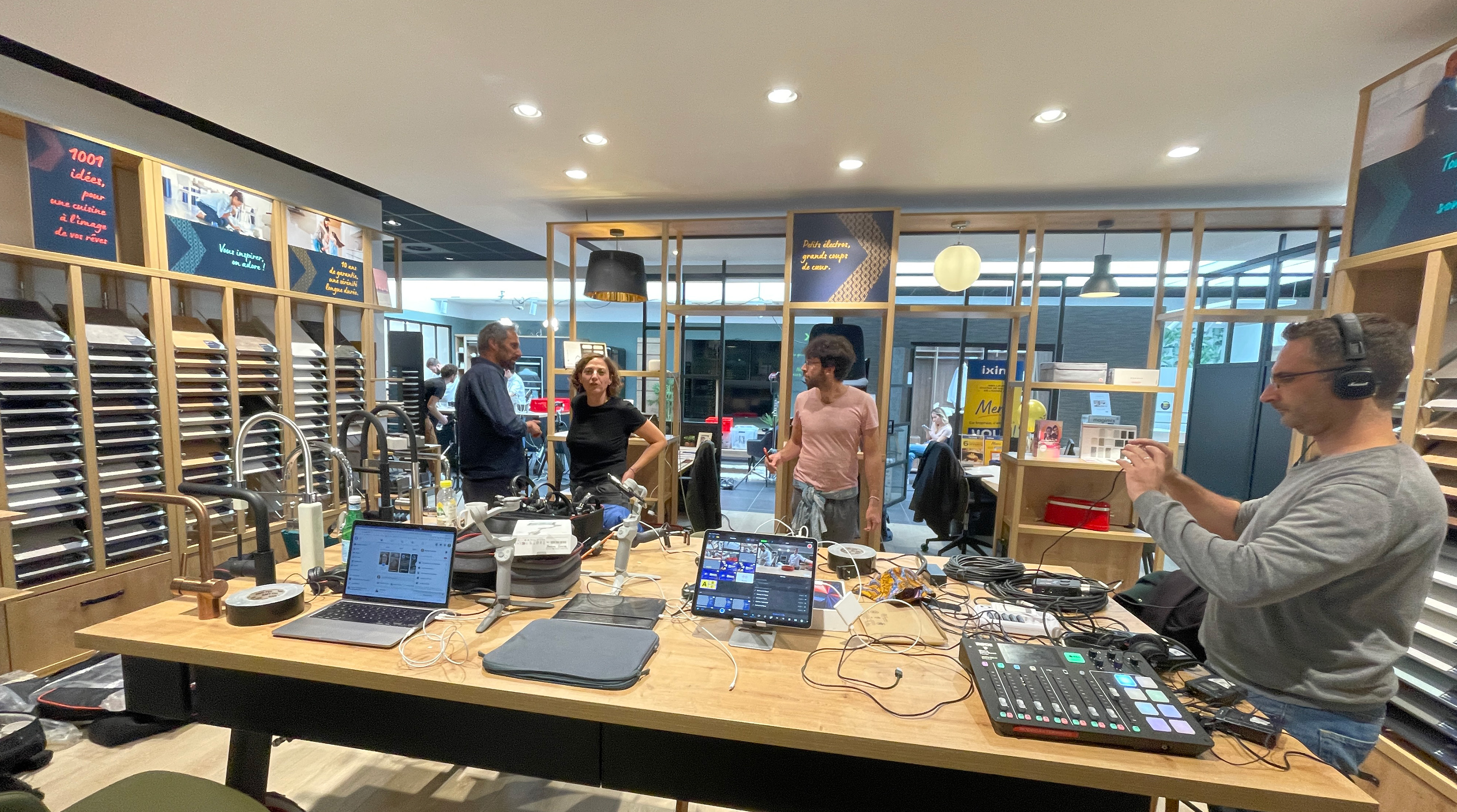 Société de production audiovisuelle, spécialiste de la création d'émissions LIVE. 
