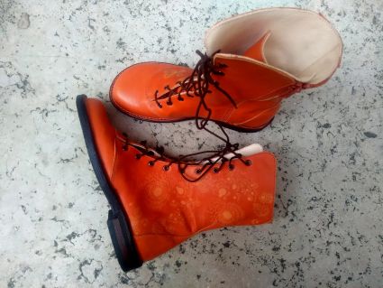 Anna bauer bottes asymetriques orange