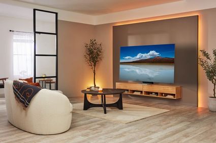 Qn900b neo qled tv lifestyle feature image 1 high res jpegok 845x563