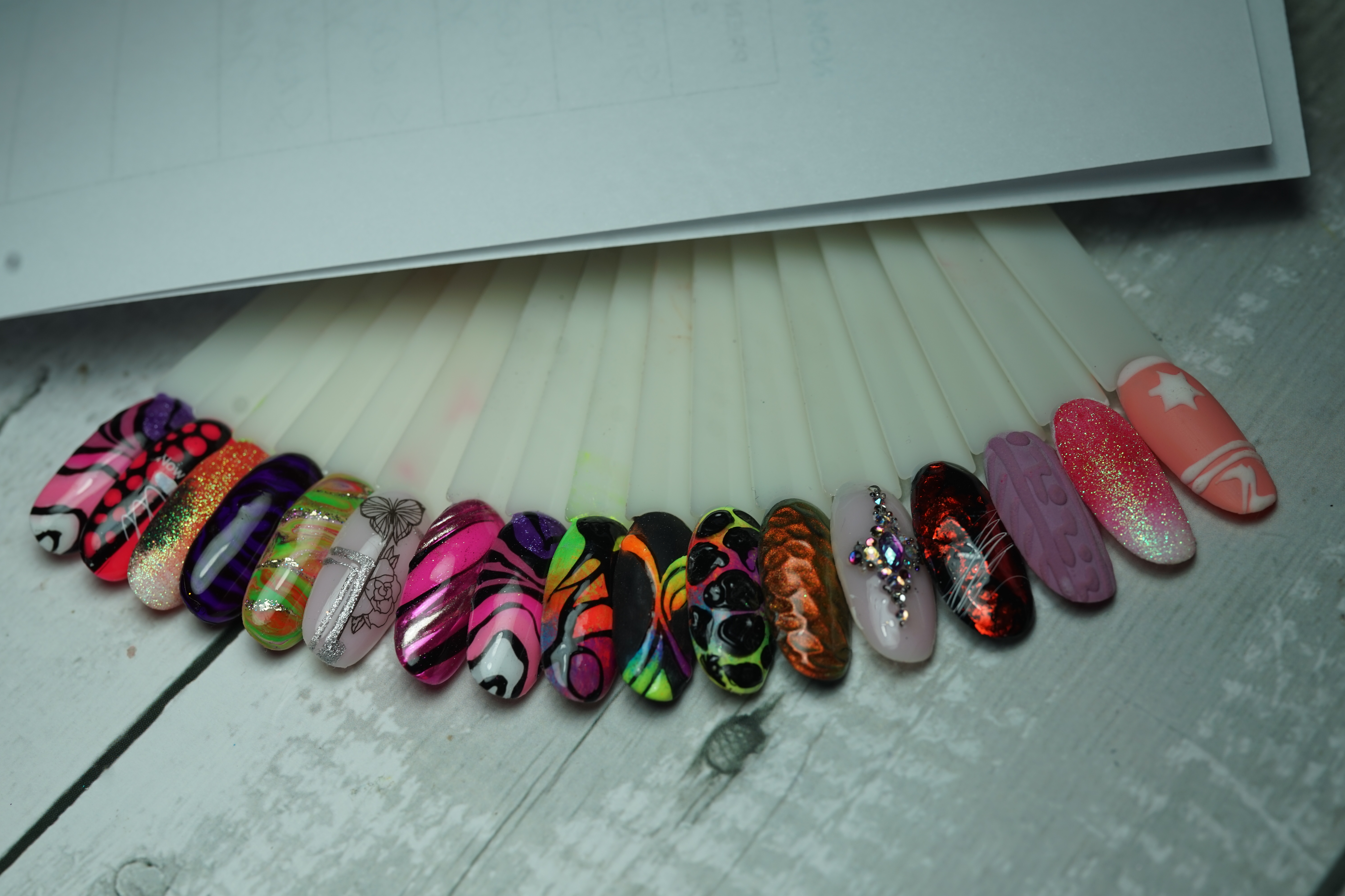 Creasoongles formations mix nail art