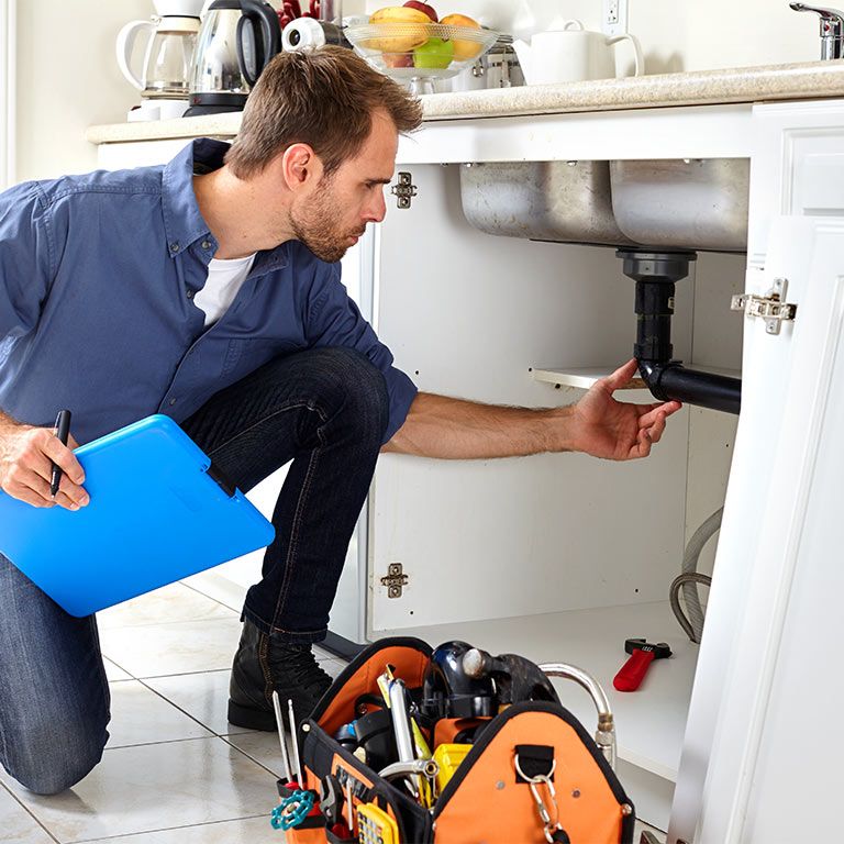 Quels sont les dangers d’embaucher un plombier sans licence ?