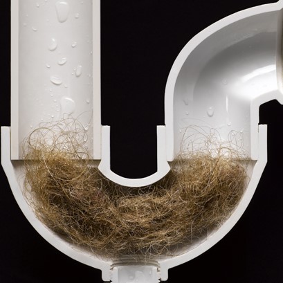 Dégorger une canalisation avec un furet de plomberie