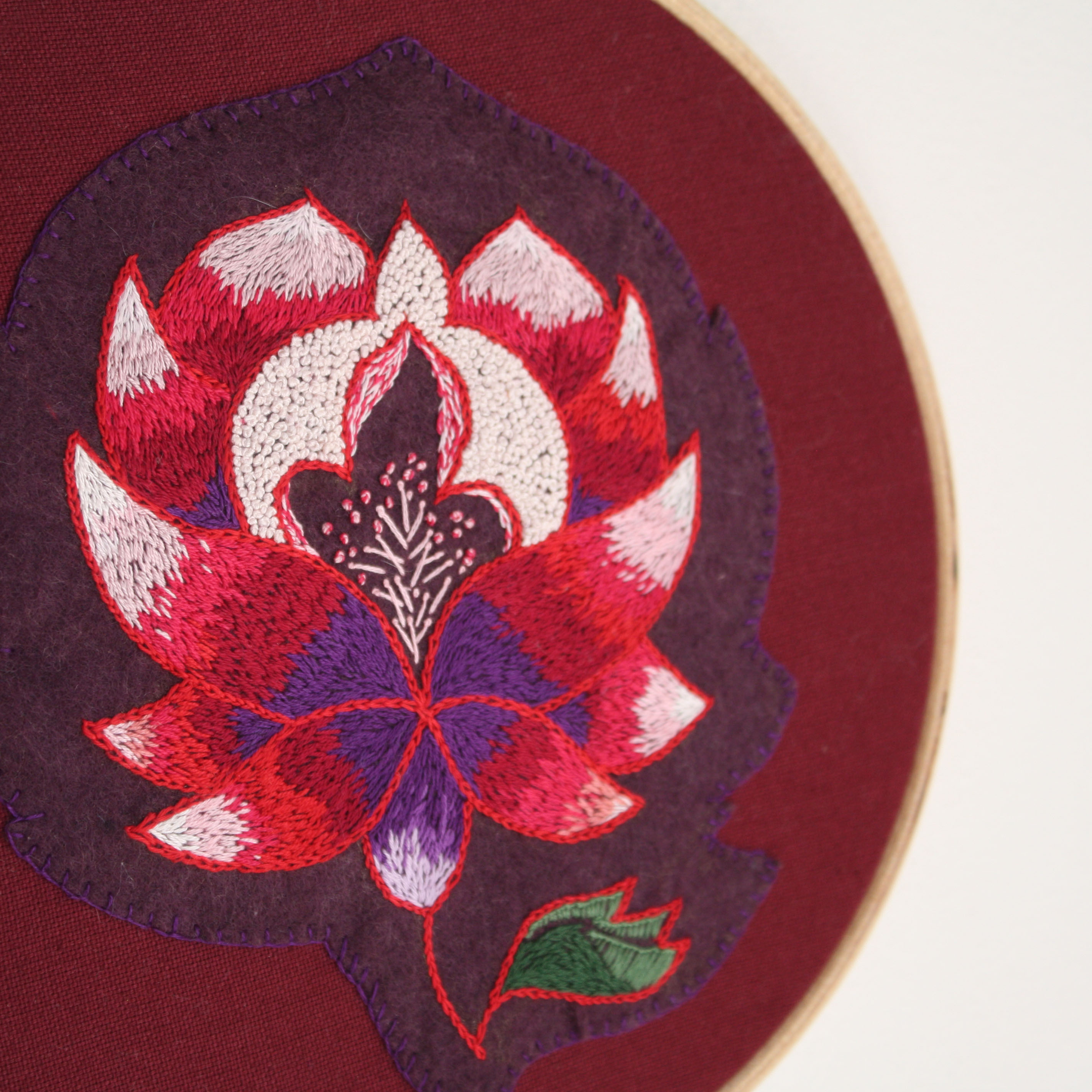 Broderie lotus