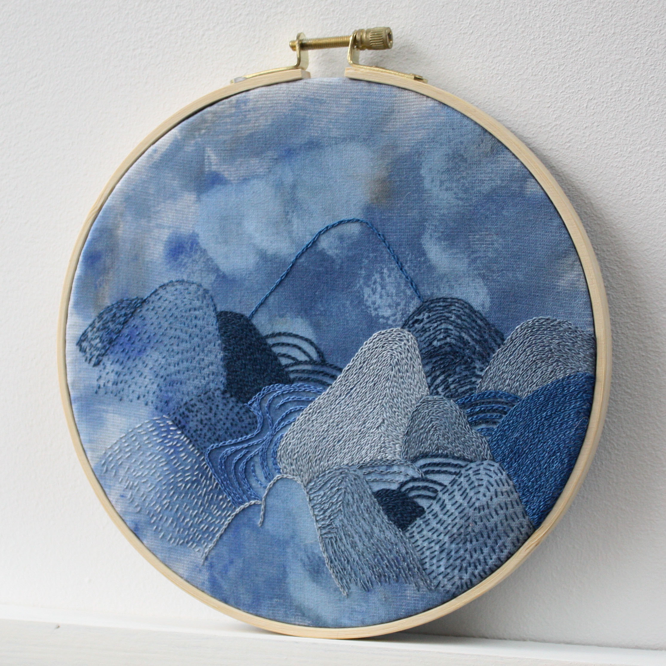 Broderie montagnes