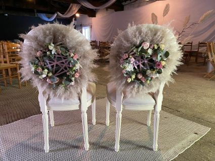 Chaises des mariés - cérémonie de mariage / Paradis Végétal