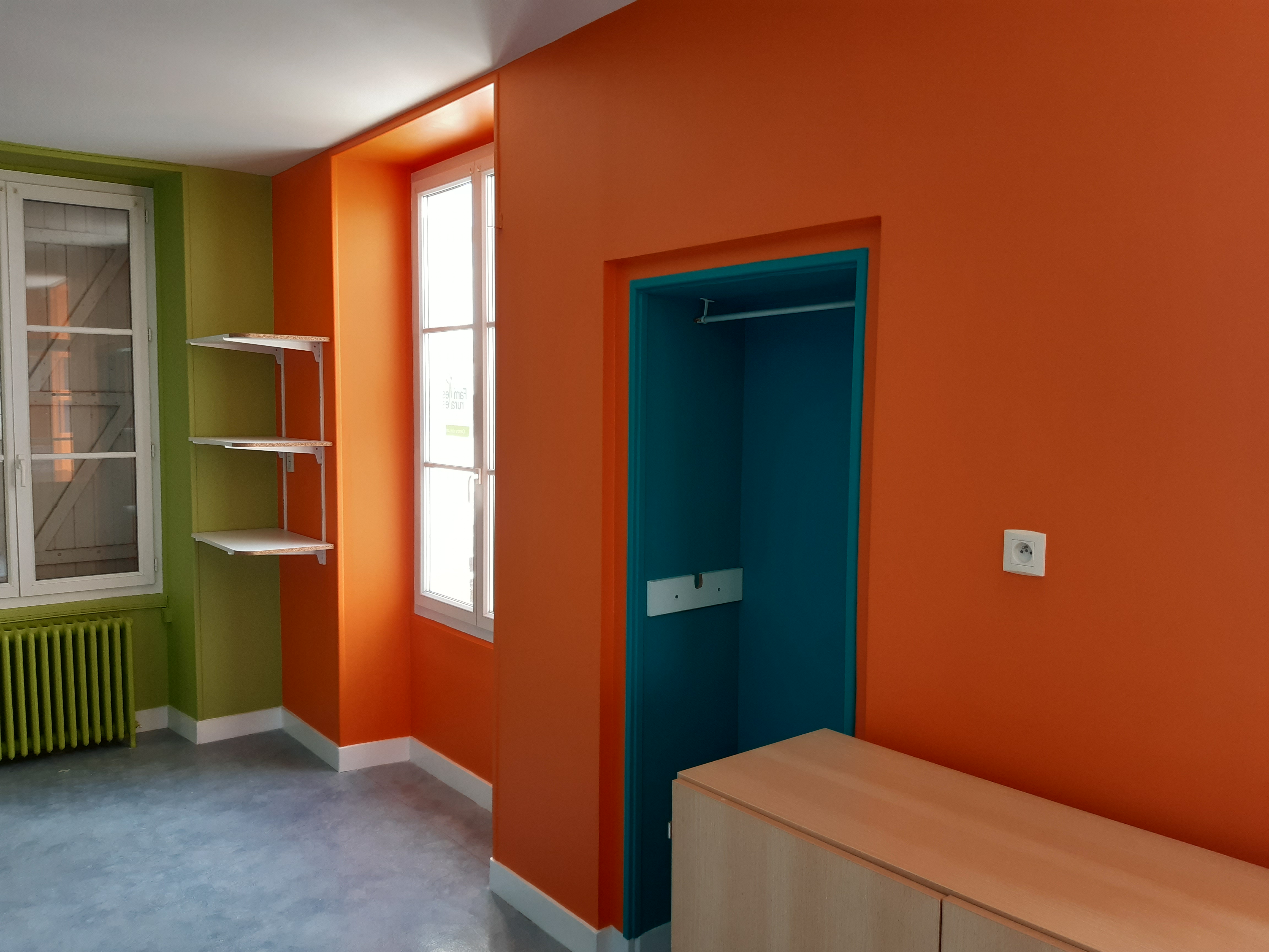 Centre de loisirs poulaines peinture dres murs