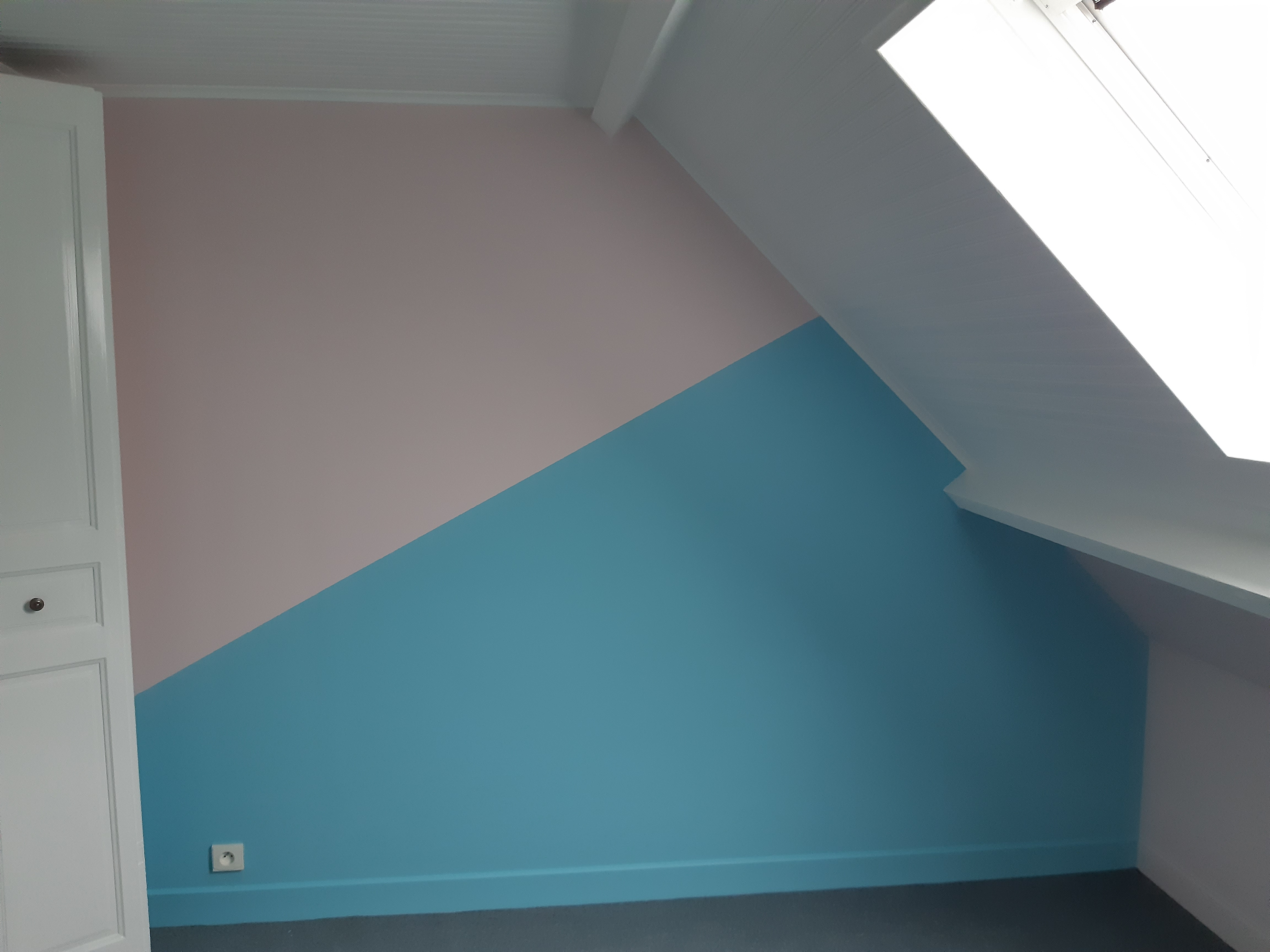 Peinture murs et frisette au plafond