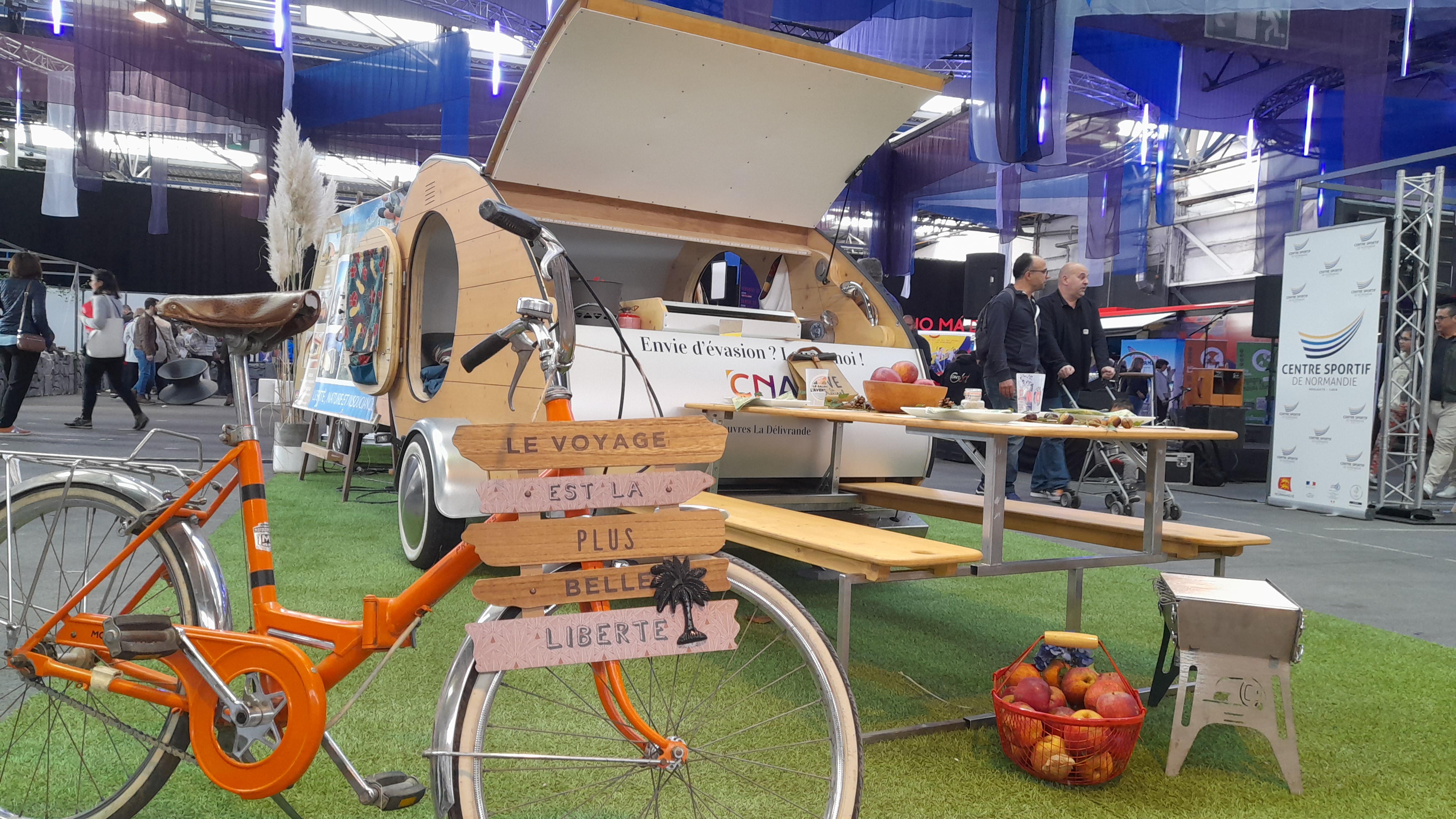 Mini Caravane Bois
Teardrop Trailer
Salon Geneve Suisse
Vélo 