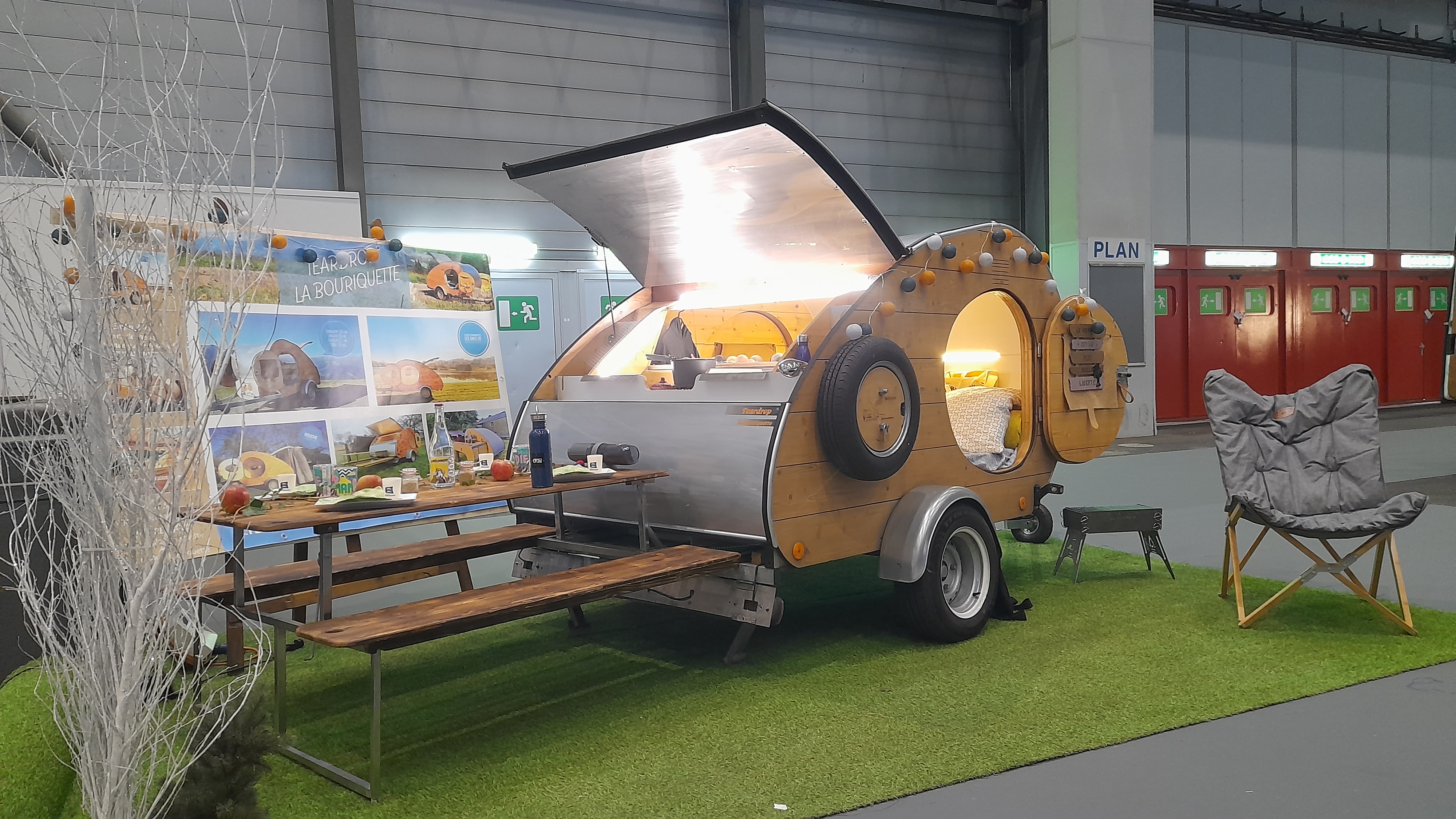 Mini Caravane Bois
Teardrop Trailer
Salon Geneve Suisse
Concept Table