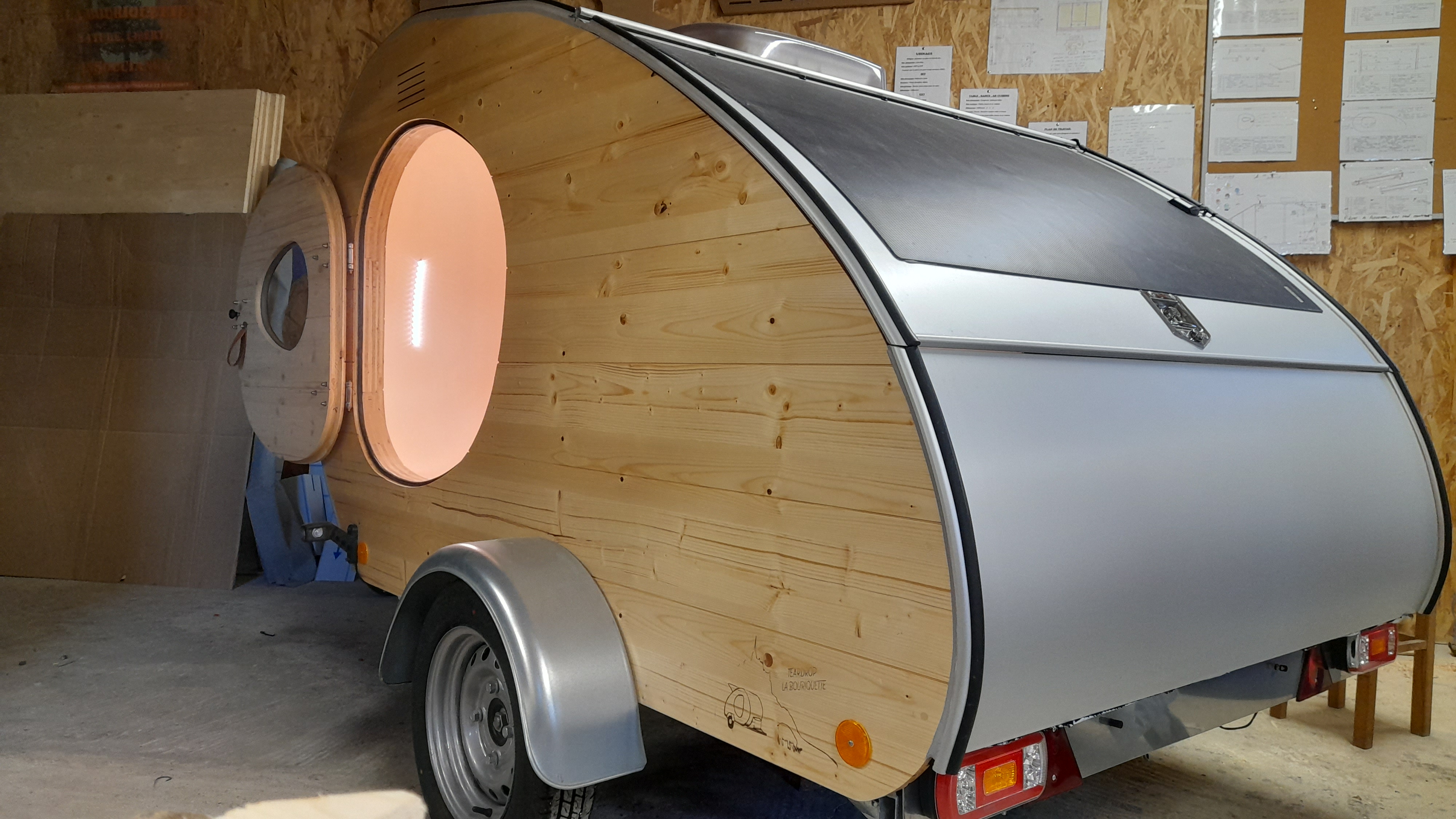 Mini Caravane Bois
Teardrop Trailer
Kit Solaire