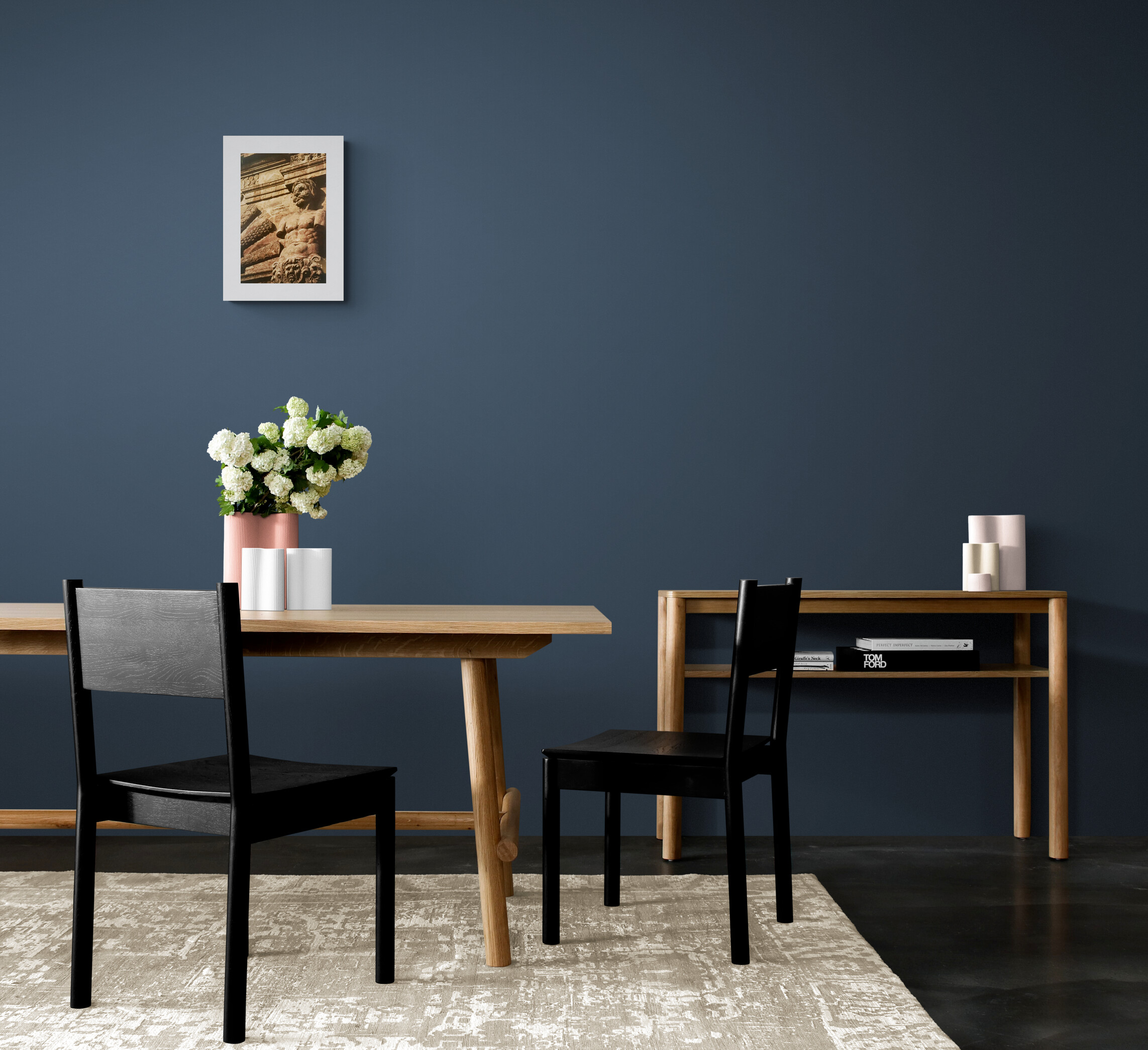Seducteur dining area with wooden furniture