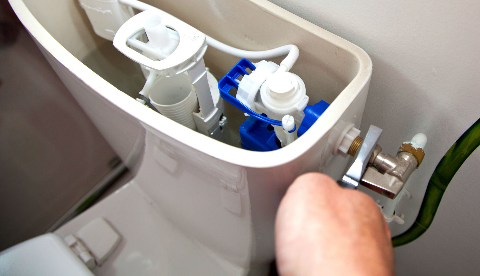 Remplacement réservoir WC et chasse d’eau