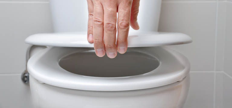 Comment prendre des mesures pour remplacer une toilette ?