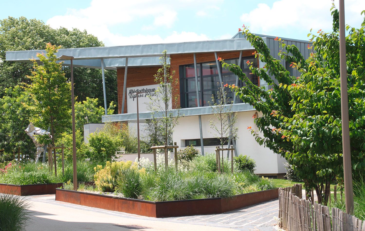 Mediatheque-stephane-hessel-montlouis-sur-loire 2
