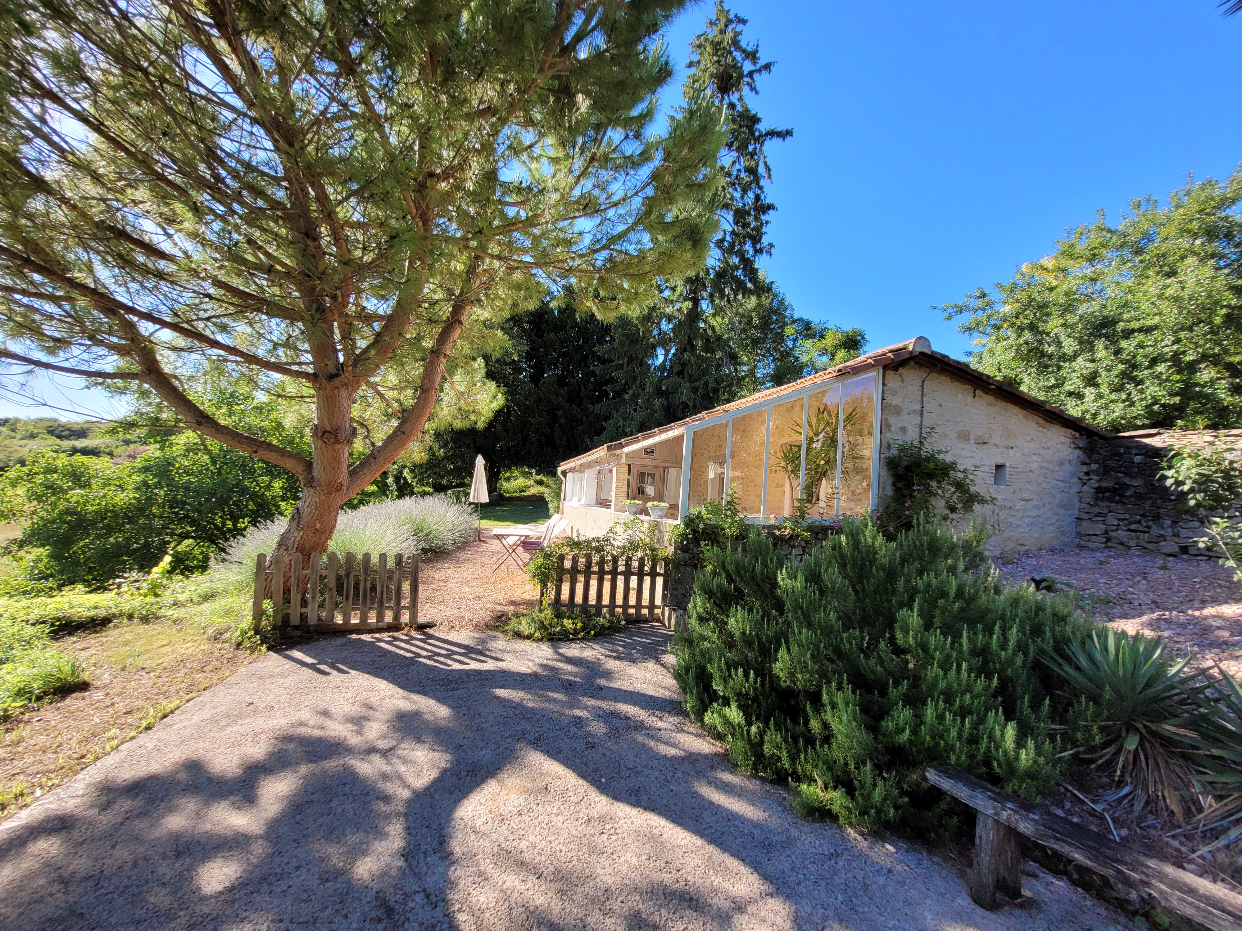 gite figeac avec piscine cottage des tilleuls


