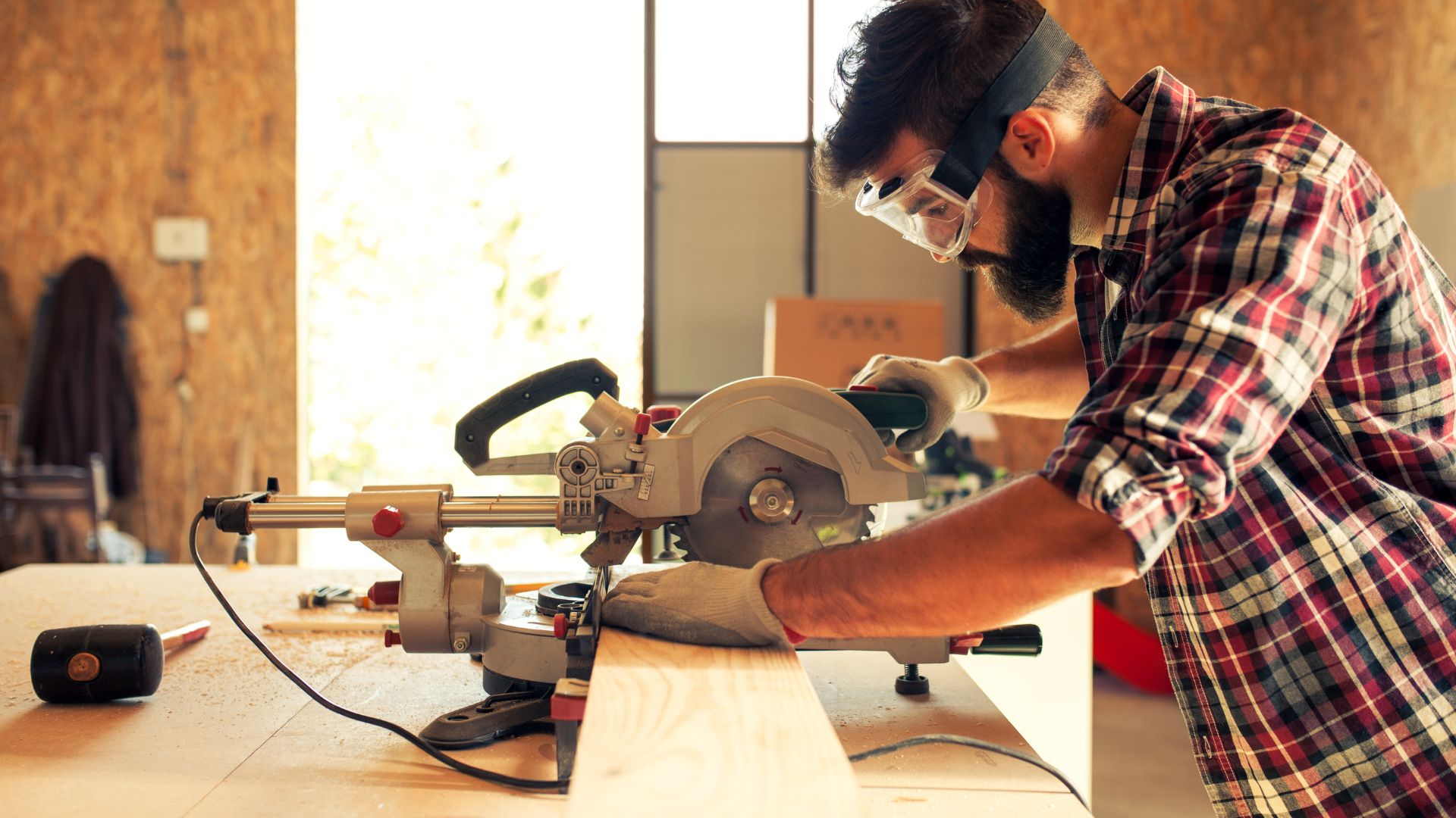 Comment bien choisir son artisan en charpente ?