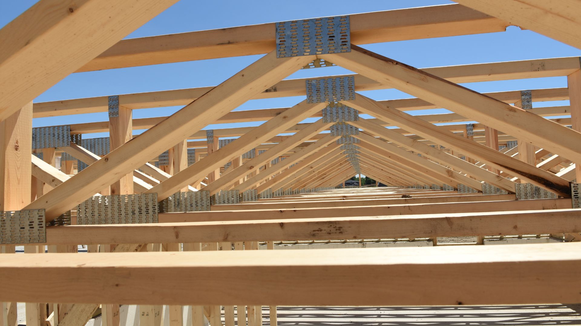 Comment faire une charpente en bois 2 pentes ?