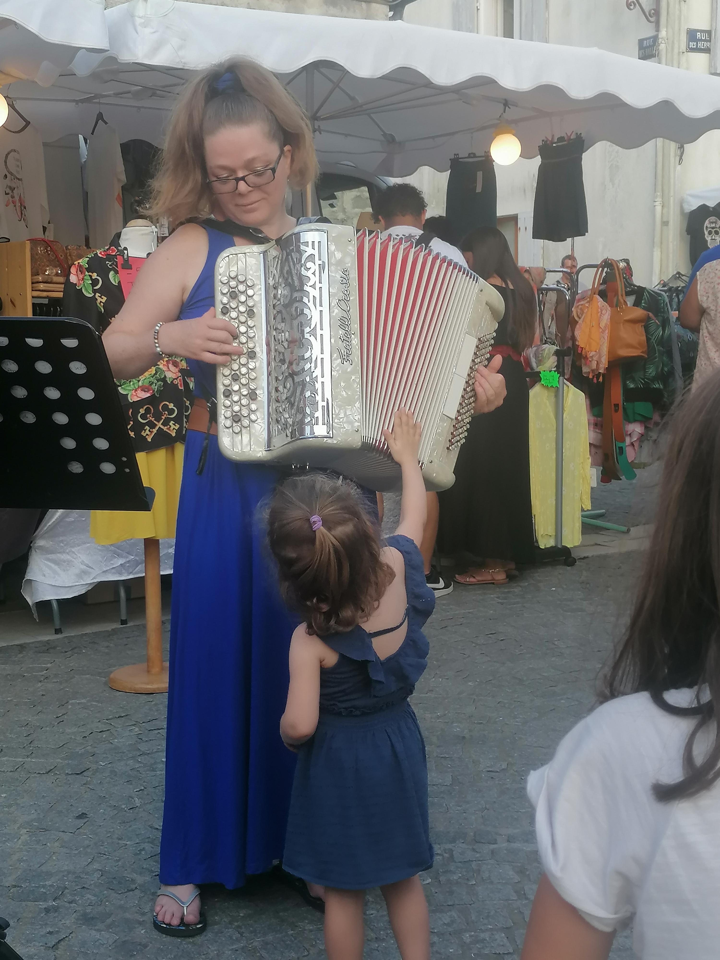Accordeon-et-petite-fille