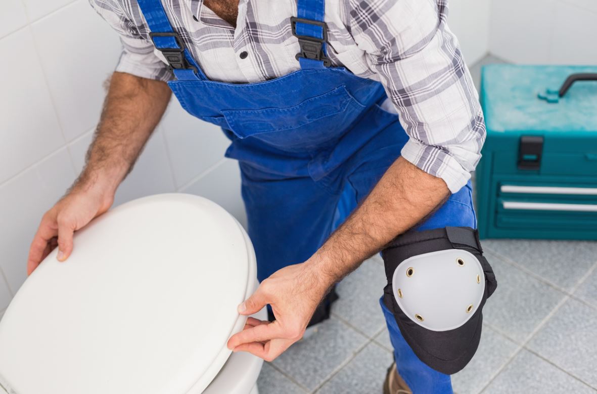 Comment déboucher un sanibroyeur ?