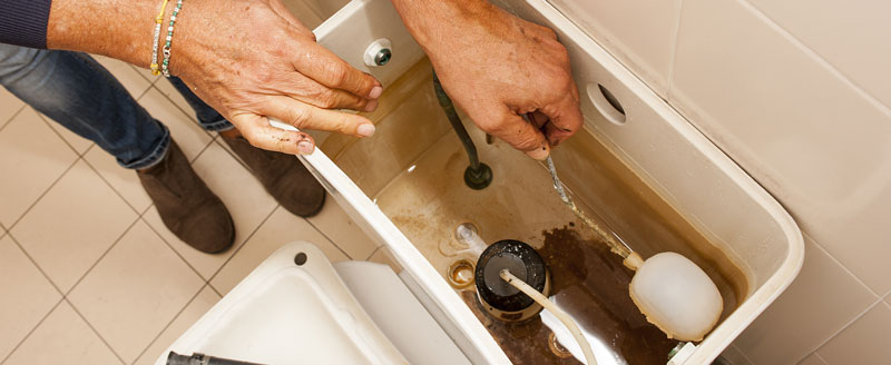 Dépannage fuite chasse d'eau dans le 78140
