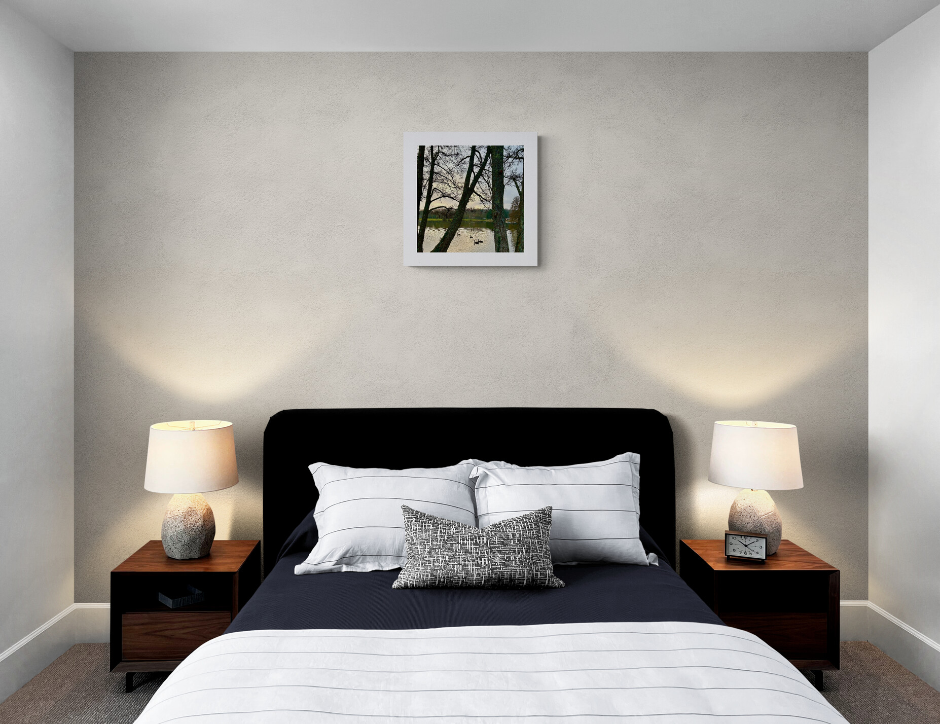 Fin de journee d hiver comfy bedroom with side tables and lamps