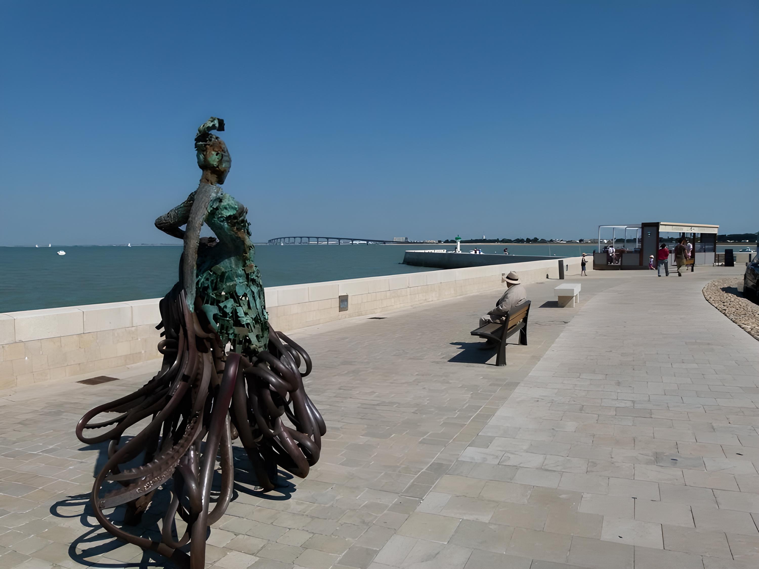 Rivedoux statue