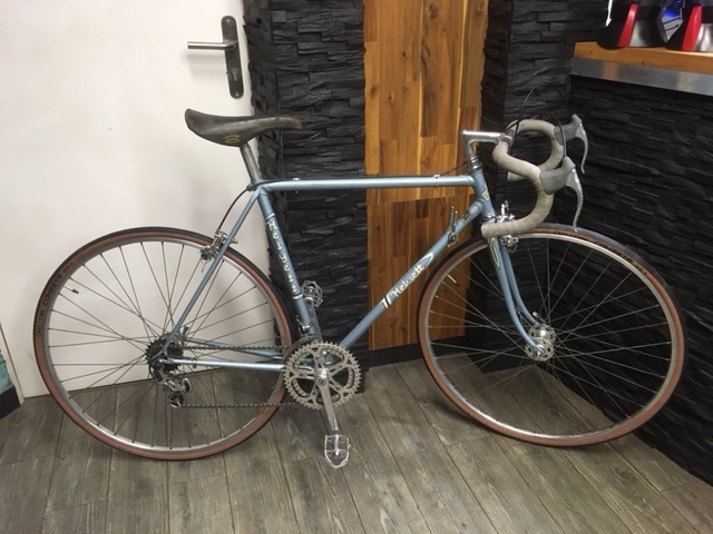 velo course vintage heylett acier bleute 28 pouces 10 vitesses taille 53 de 1M65 a 1M78 prix 350euro magnifique et rare dans cet etat 