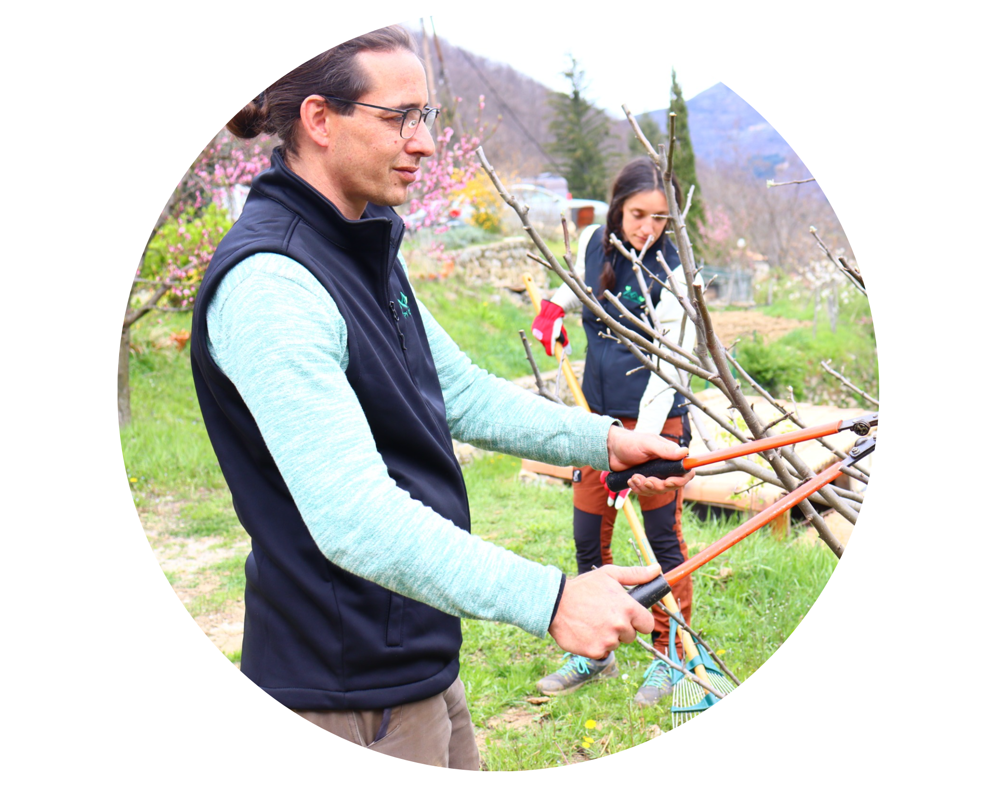 Happy Clean 07 services aux particuliers en ardèche : ménage jardinage bricolage