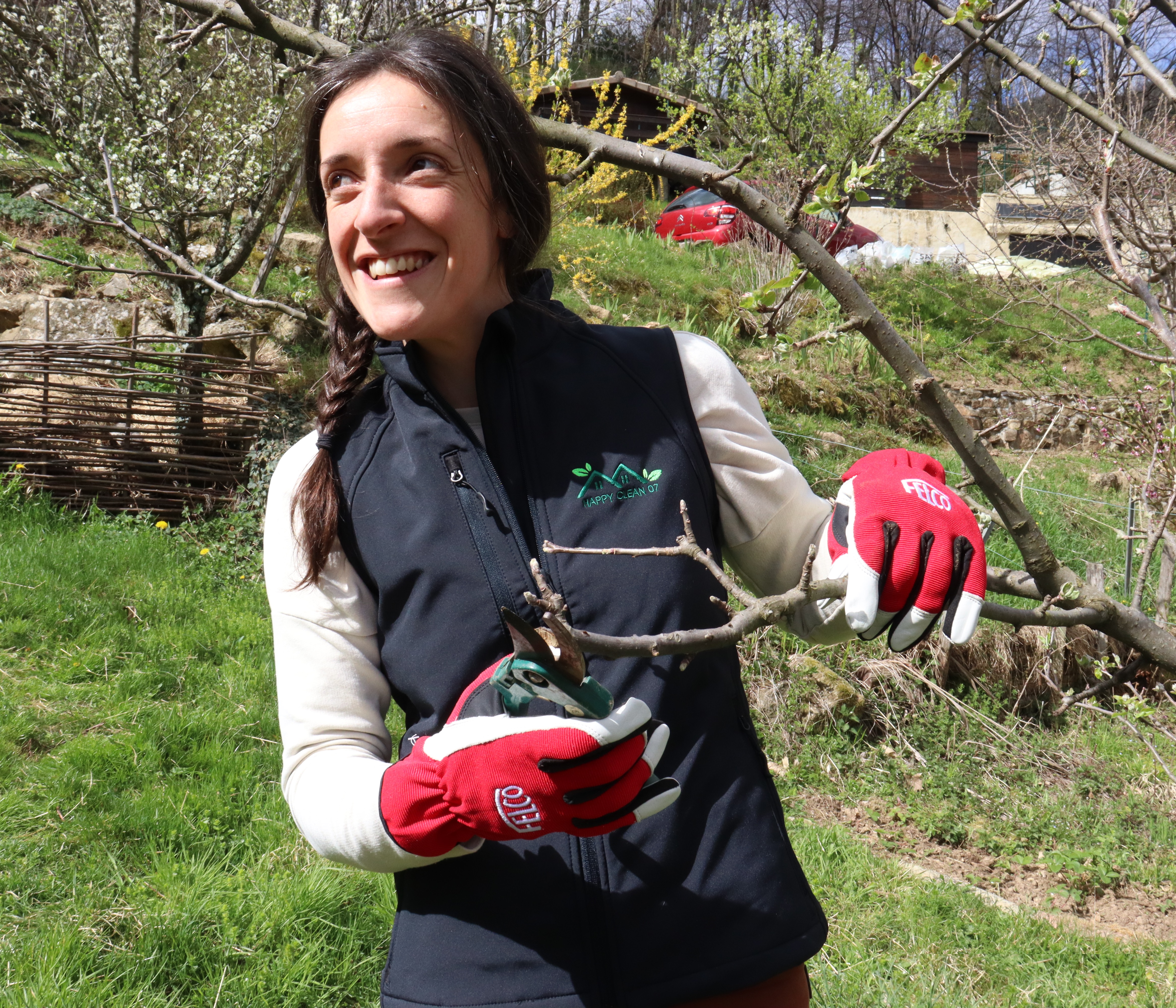Happy Clean 07 services aux particuliers en Ardèche : ménage jardinage bricolage