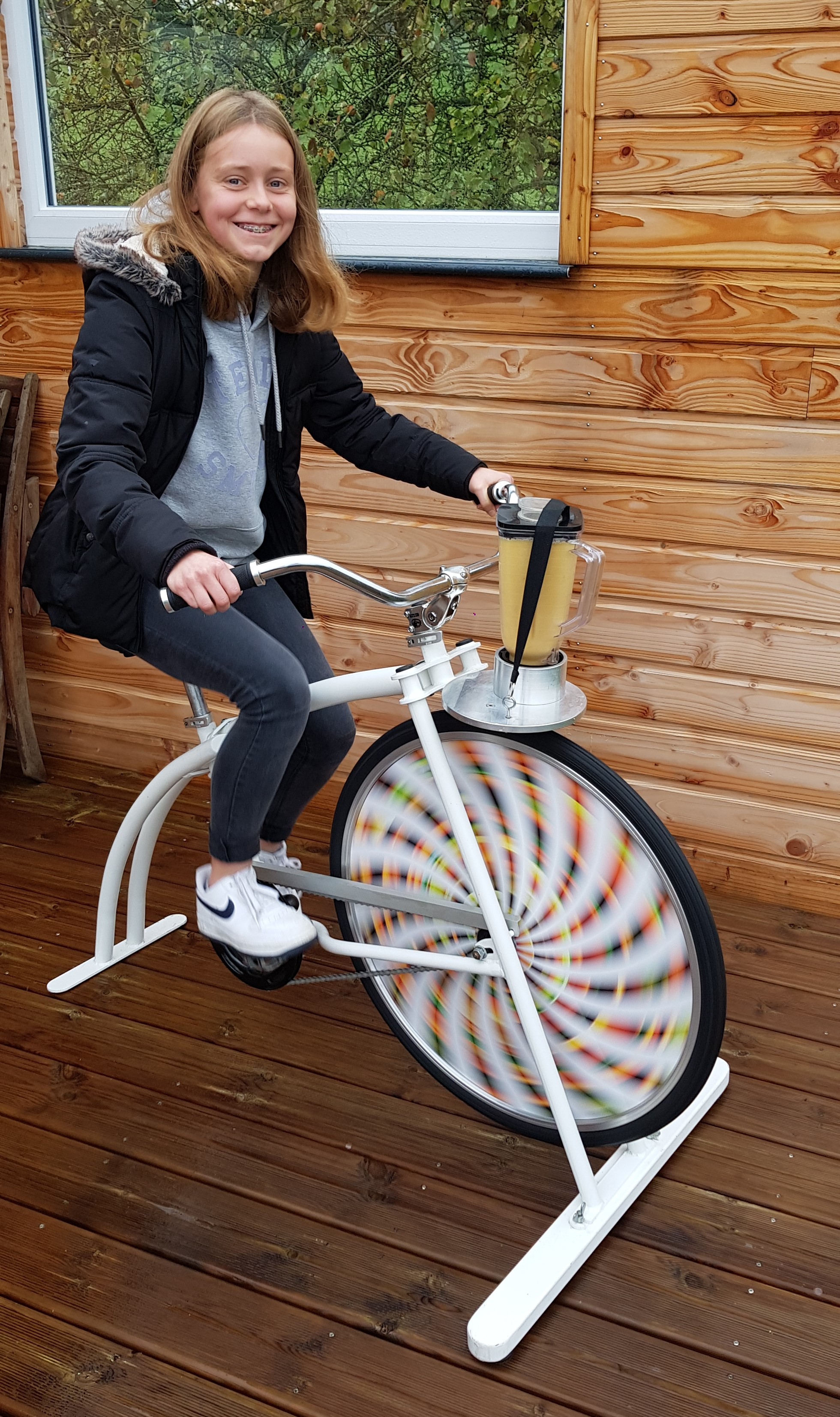 Camille-a-velo