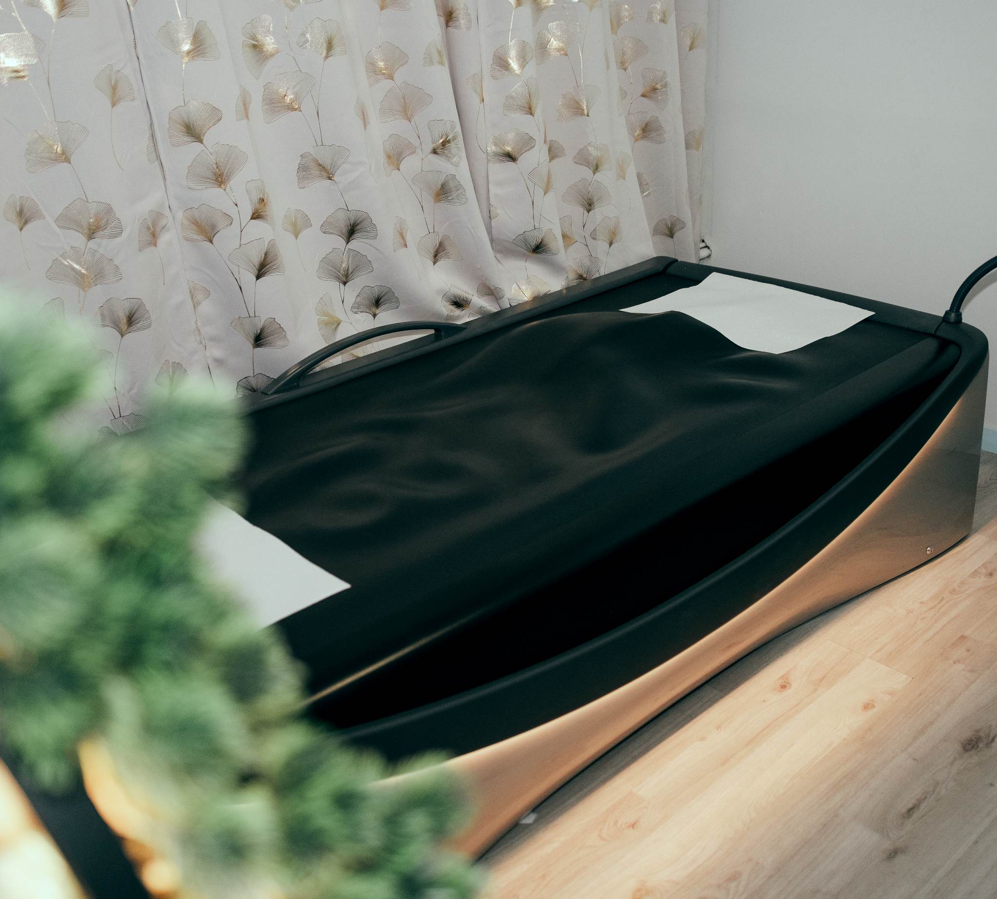 Hydro massage à sec - Soin par lit hydromassant, le traitement par l'eau sans se mouiller et sans contraintes musculaires