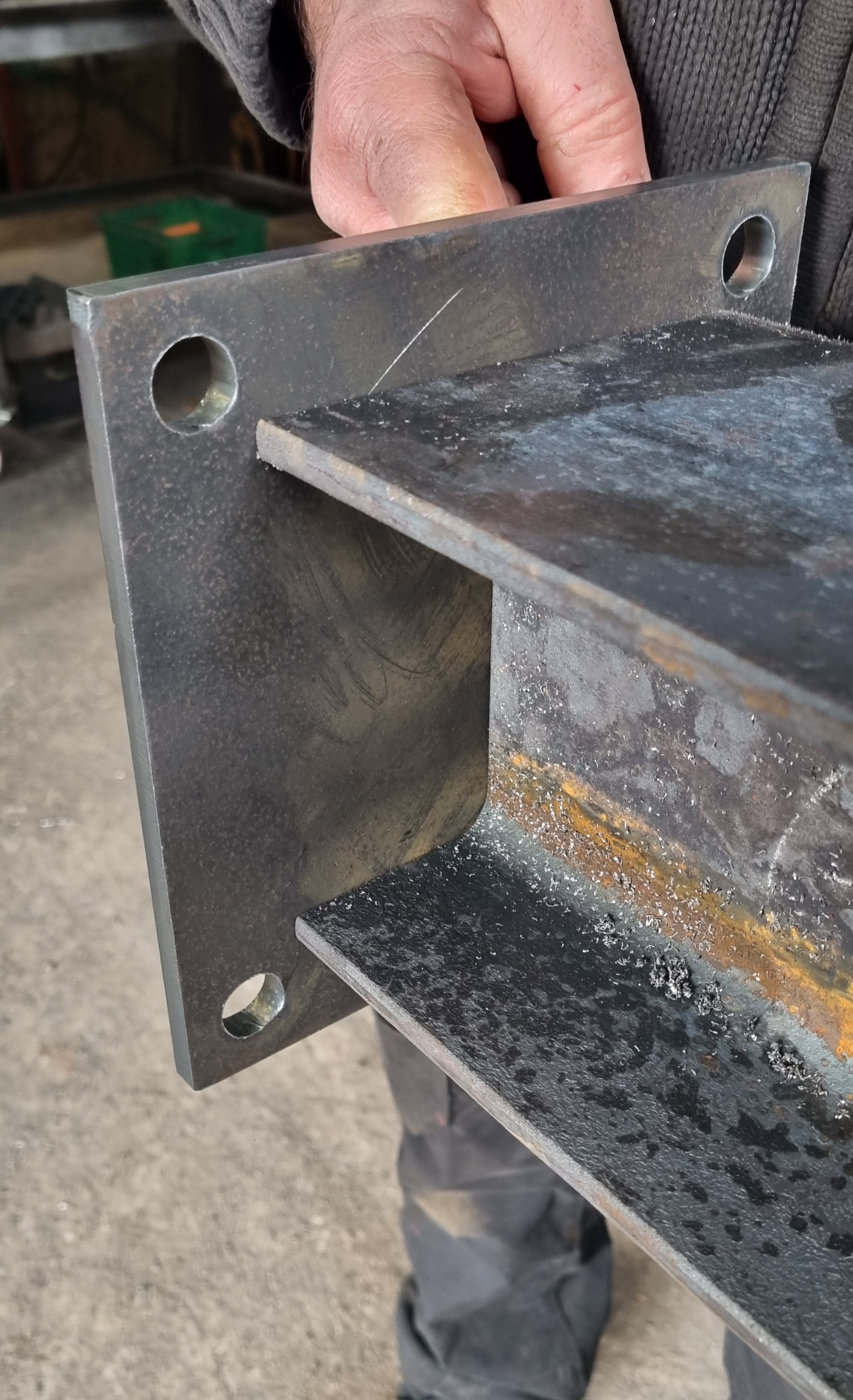 Soudage de platine sur poteau