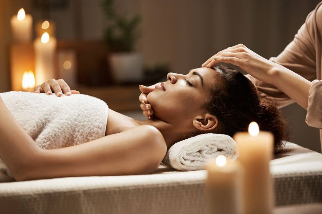 Rituel ressouçant et nourissant d'inspiration Japonaise. Soin complet, gommage massage esthétique du corps et des pieds. A La Bretagne SAINTE CLOTILDE