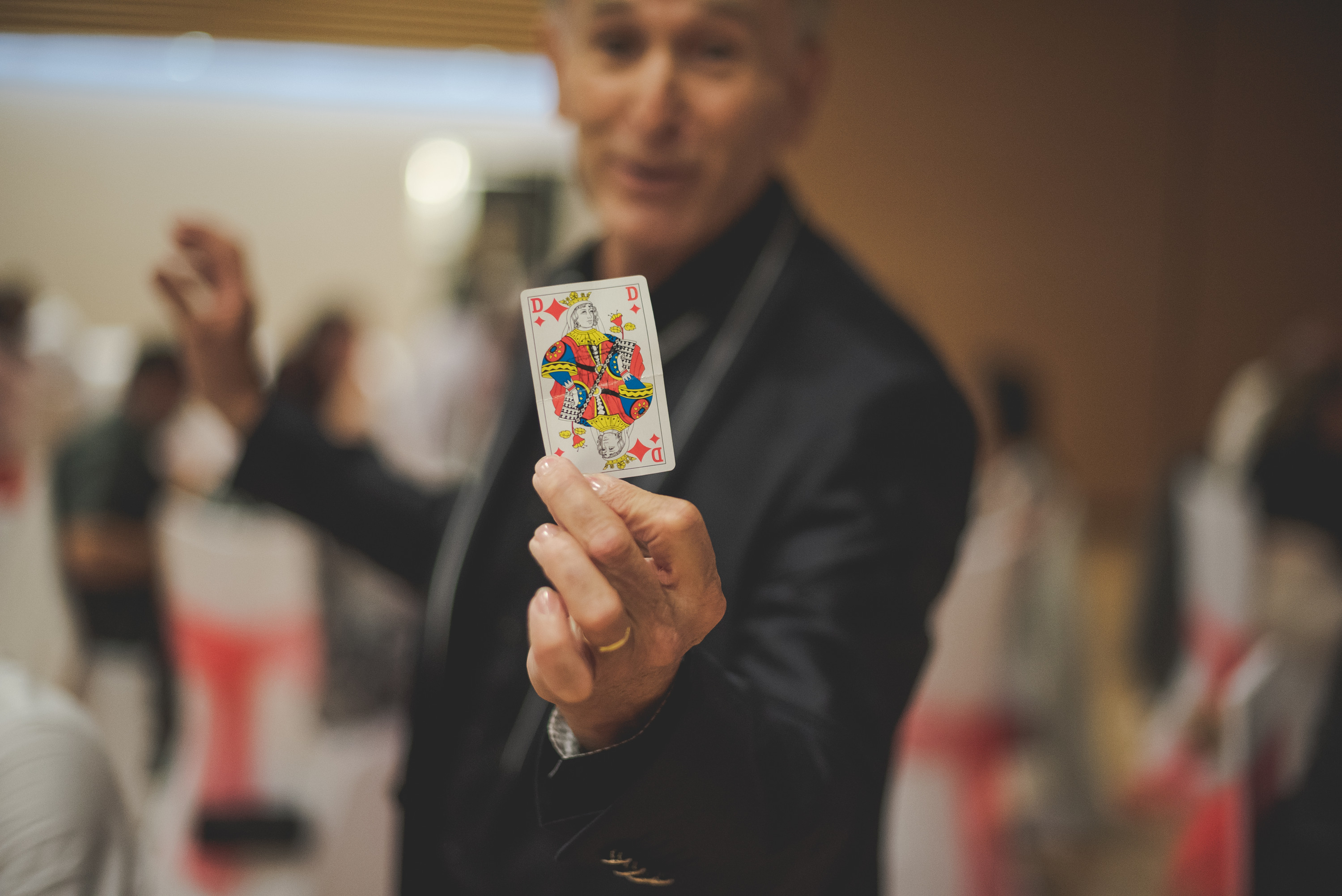 Magicien professionnel expérimenté à Lyon Jean-Marie se déplace sur toute la France et intervient pour tous vos événements d'entreprise ou familiaux