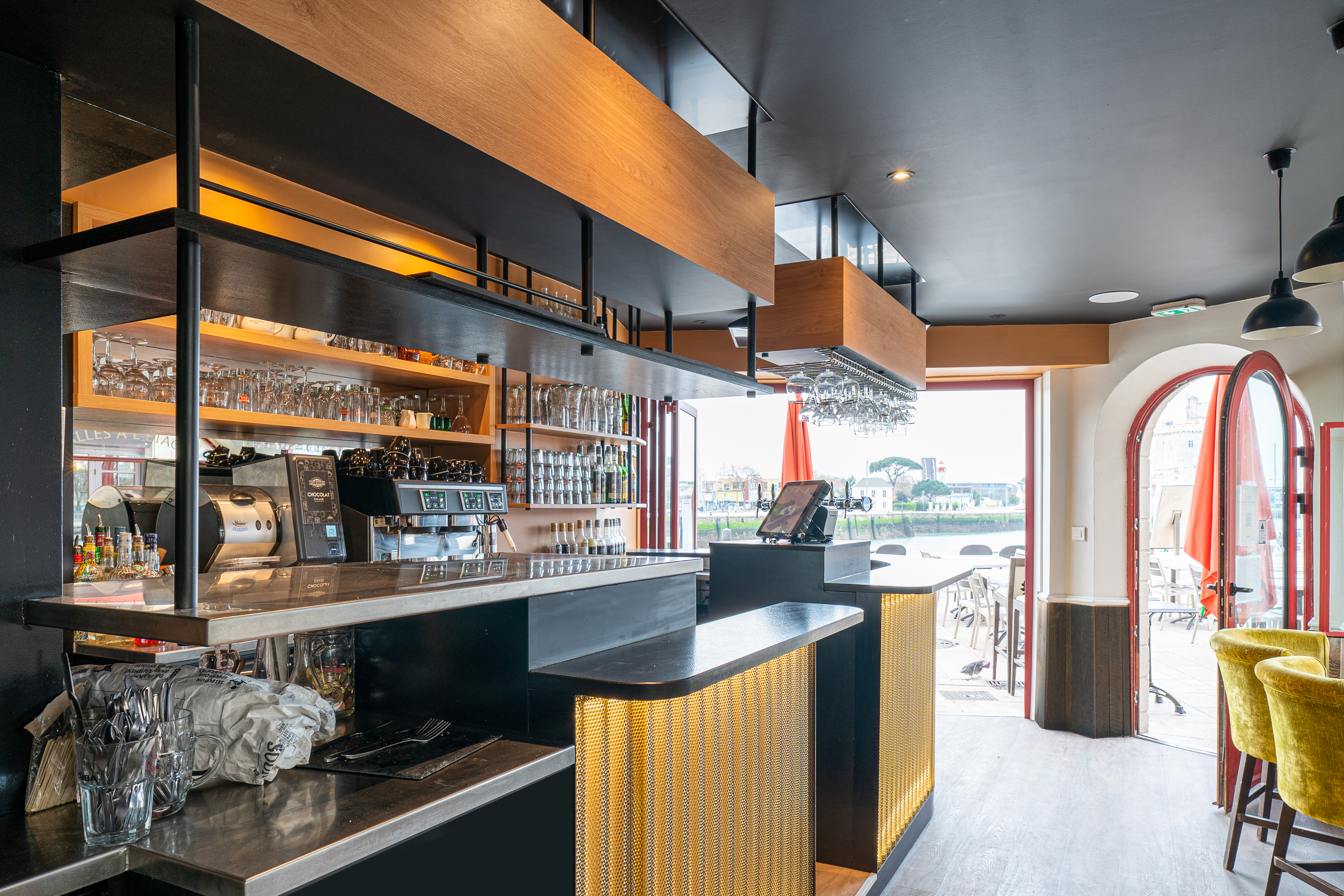 Rénovation d'une salle de bar sur le port Royan