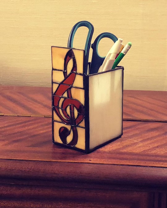 9 pot a crayon clef de sol vitrail la dame de verre montelimar france